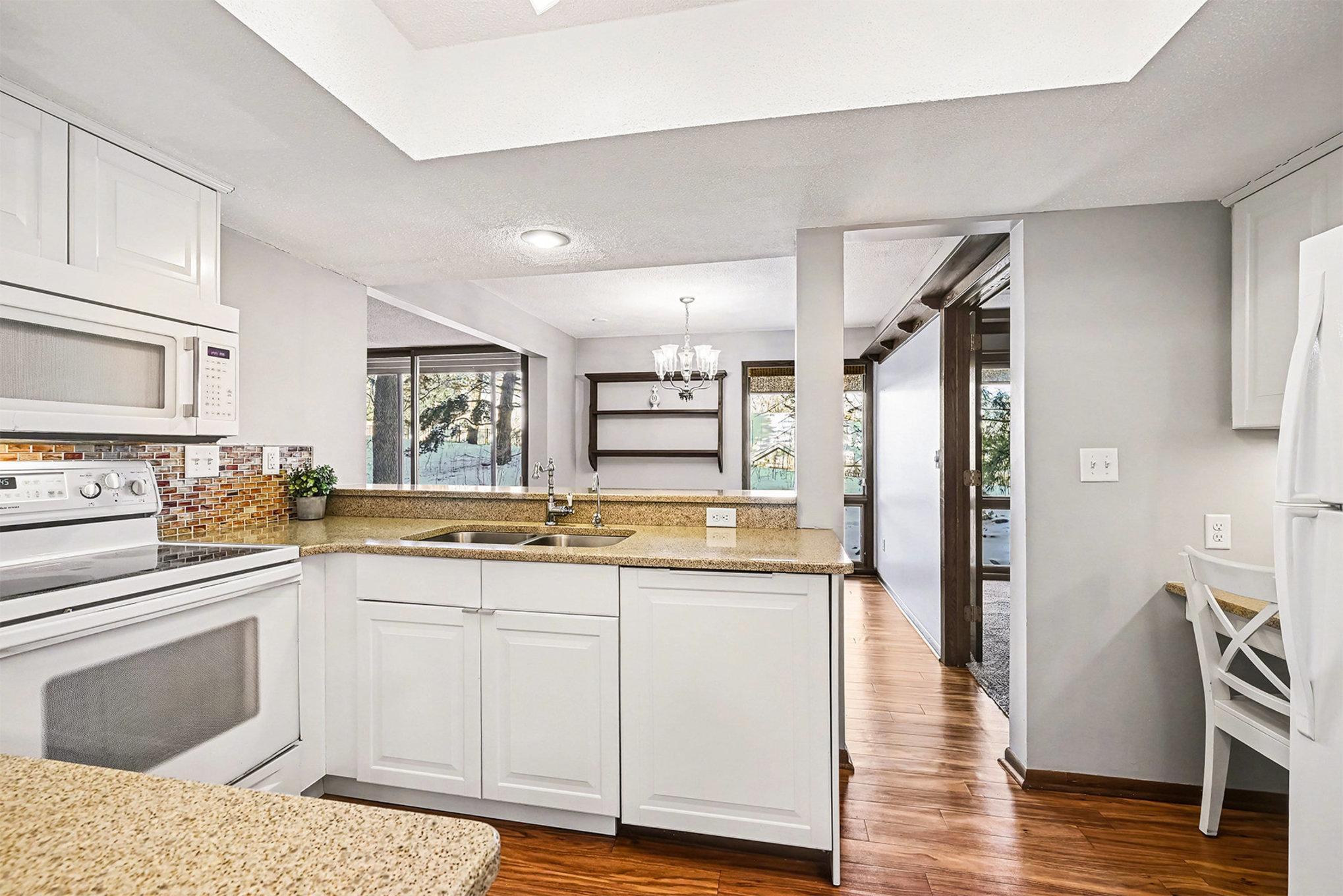 Homes for sale in Edina, MN | 6085 Lincoln Dr #122, Edina, MN 55436 | MLS# 7004560