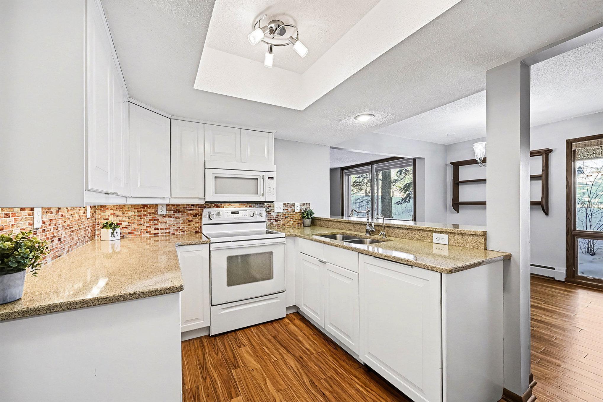 Homes for sale in Edina, MN | 6085 Lincoln Dr #122, Edina, MN 55436 | MLS# 7004560