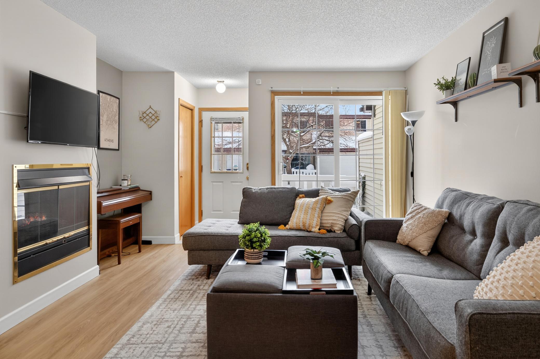 Homes for sale in Shoreview, MN | 4065 Wilshire Cir #8, Shoreview, MN 55126 | MLS# 7007422