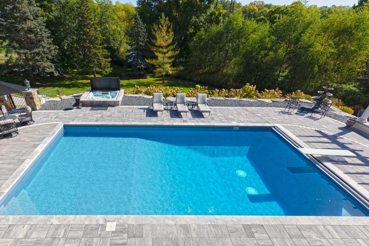 Homes for sale in Wayzata, MN | 1560 Hunter Dr, Wayzata, MN 55391 | MLS# 7007959