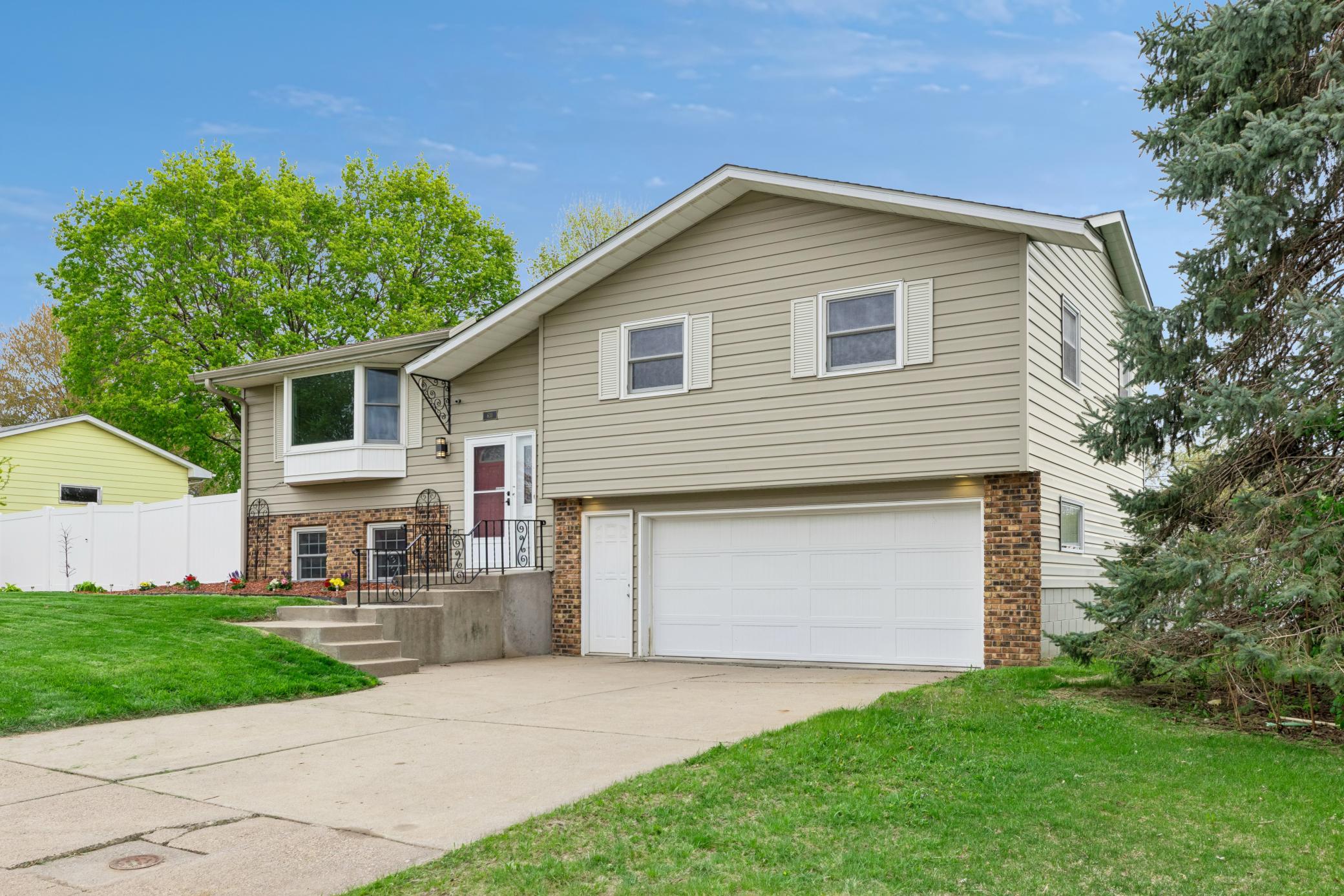 Homes for sale in Oakdale, MN | 631 Greenway Ave N, Oakdale, MN 55128 | MLS# 7008778