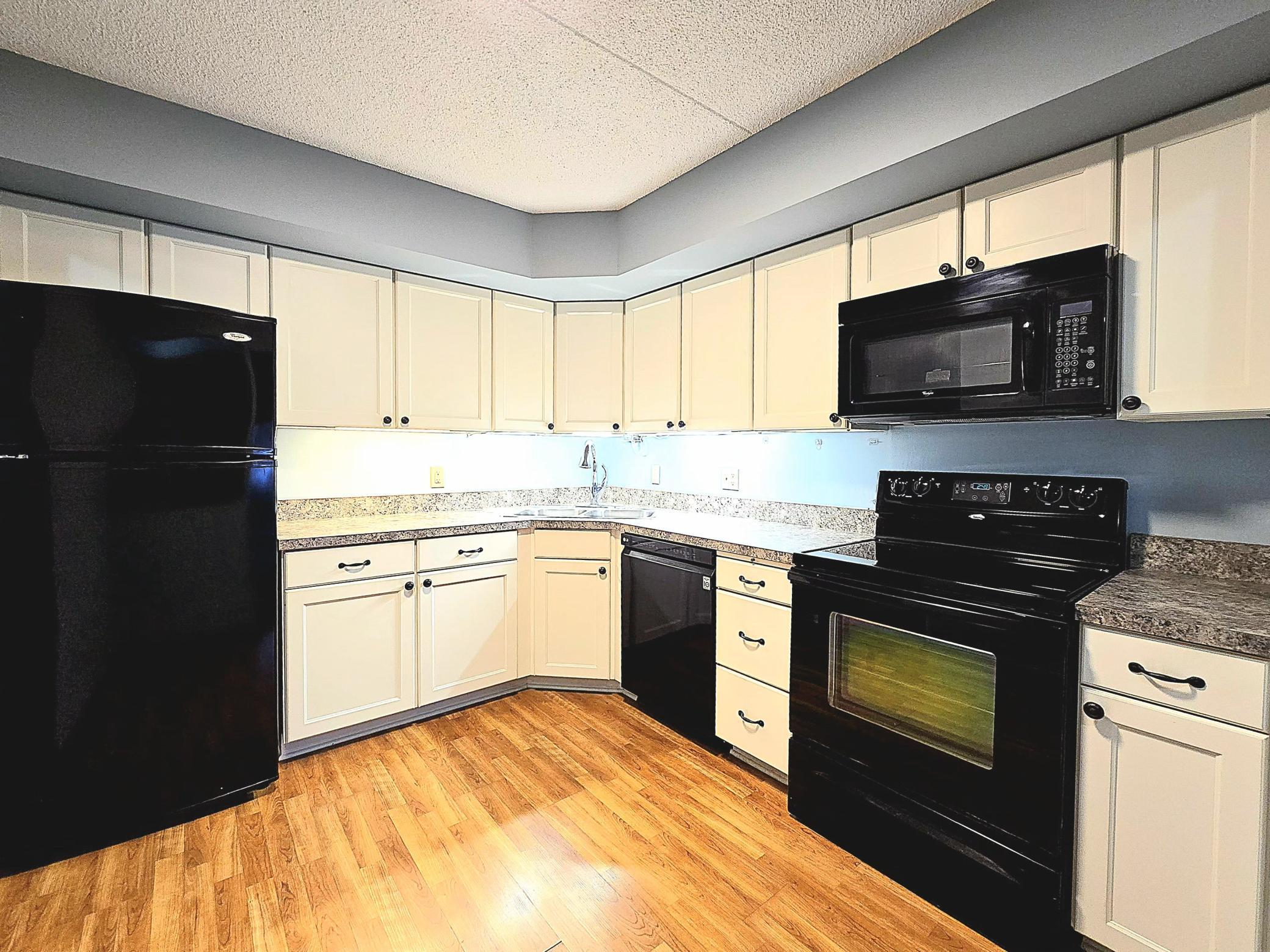 Homes for sale in Maplewood, MN | 2455 Londin Ln E #117, Maplewood, MN 55119 | MLS# 7009398