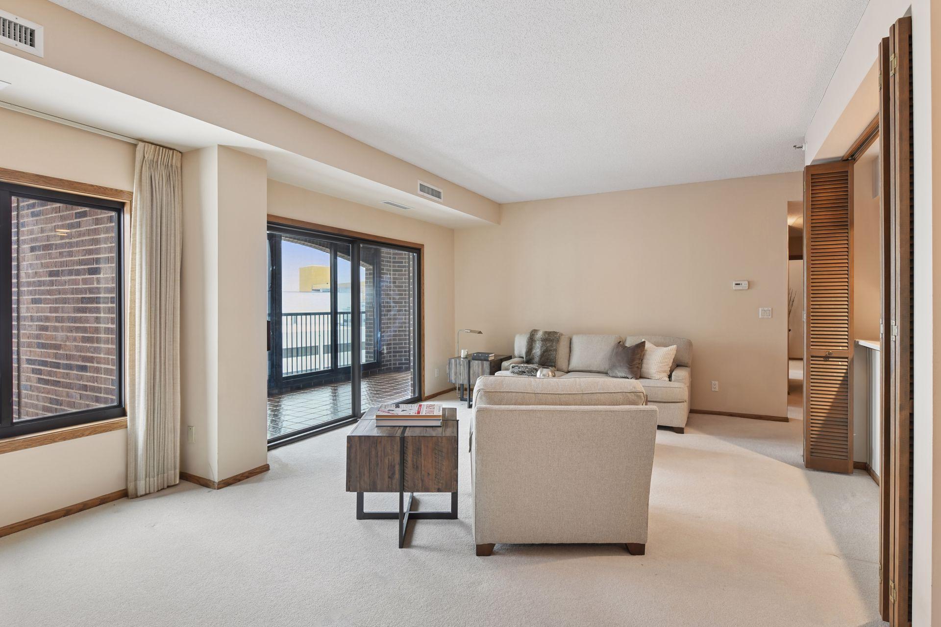 4th image of 1235 Yale Pl, Minneapolis, MN 55403