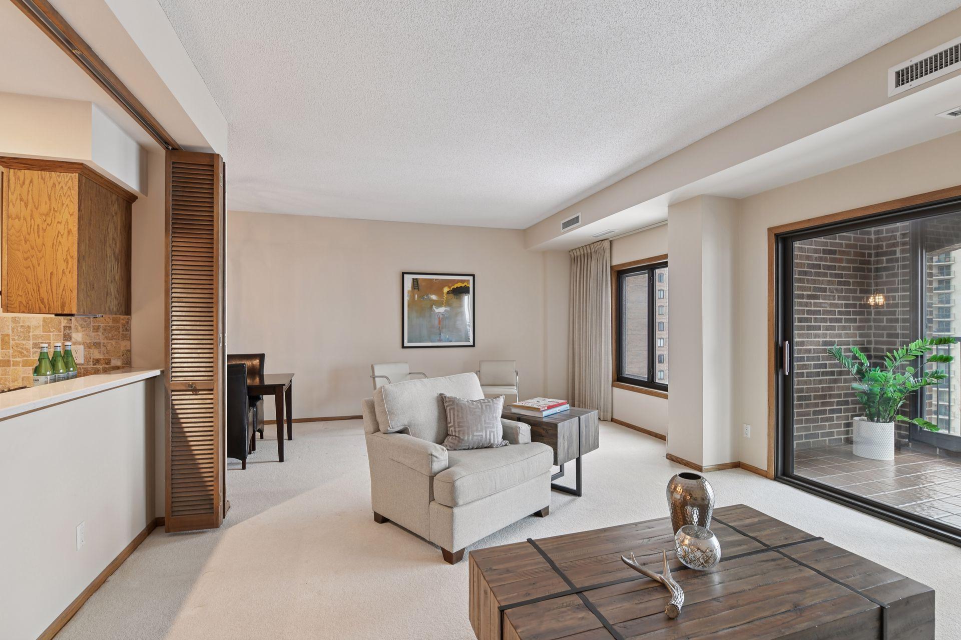 2nd image of 1235 Yale Pl #908, Minneapolis, MN 55403 | MLS# 7010709