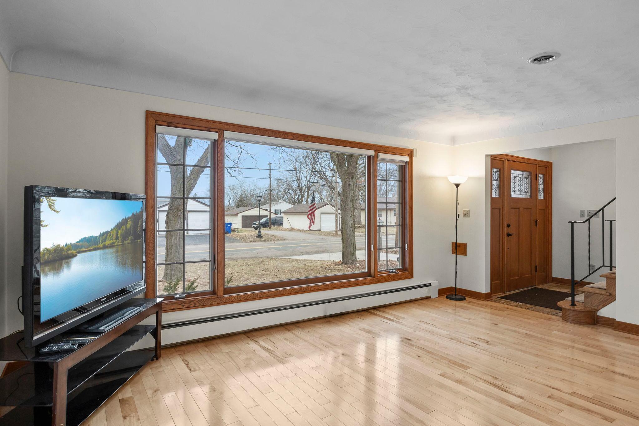 Homes for sale in Maplewood, MN | 758 Mcknight Rd N, Maplewood, MN 55119 | MLS# 7011134