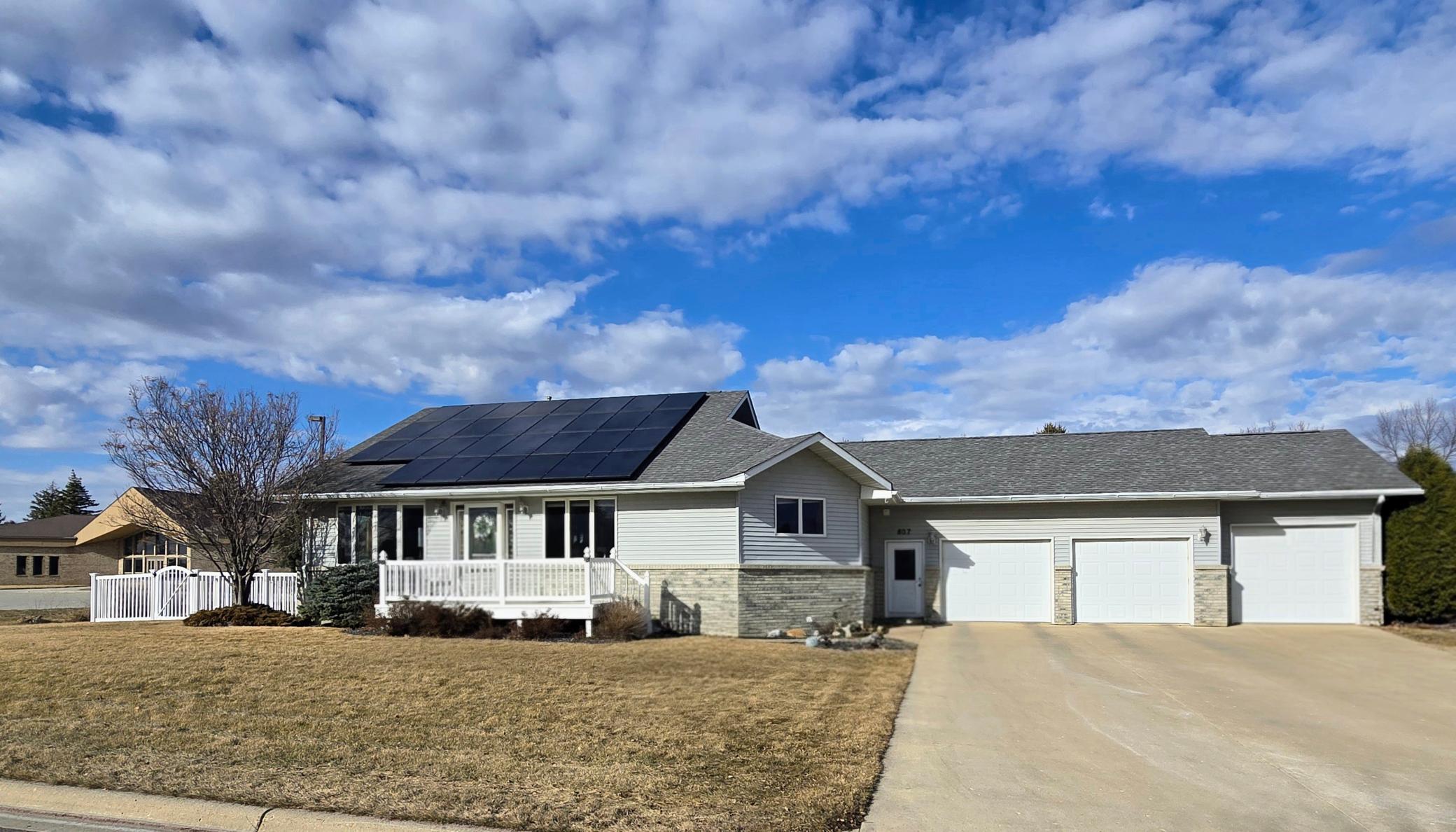 Homes for sale in Pipestone, MN | 807 8th St Sw, Pipestone, MN 56164 | MLS# 7011751