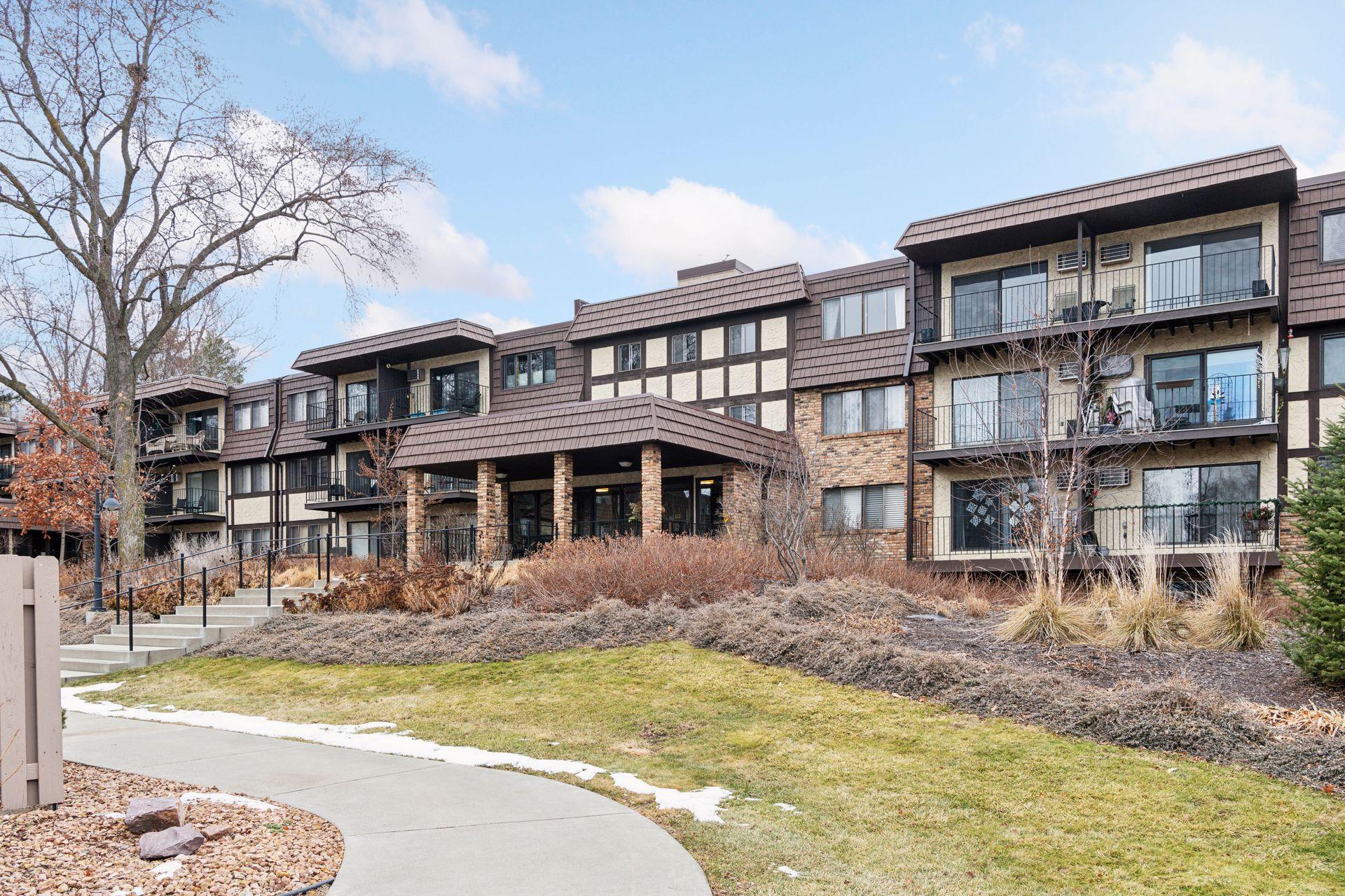 Homes for sale in Wayzata, MN | 205 Barry Ave S #303, Wayzata, MN 55391 | MLS# 7012634
