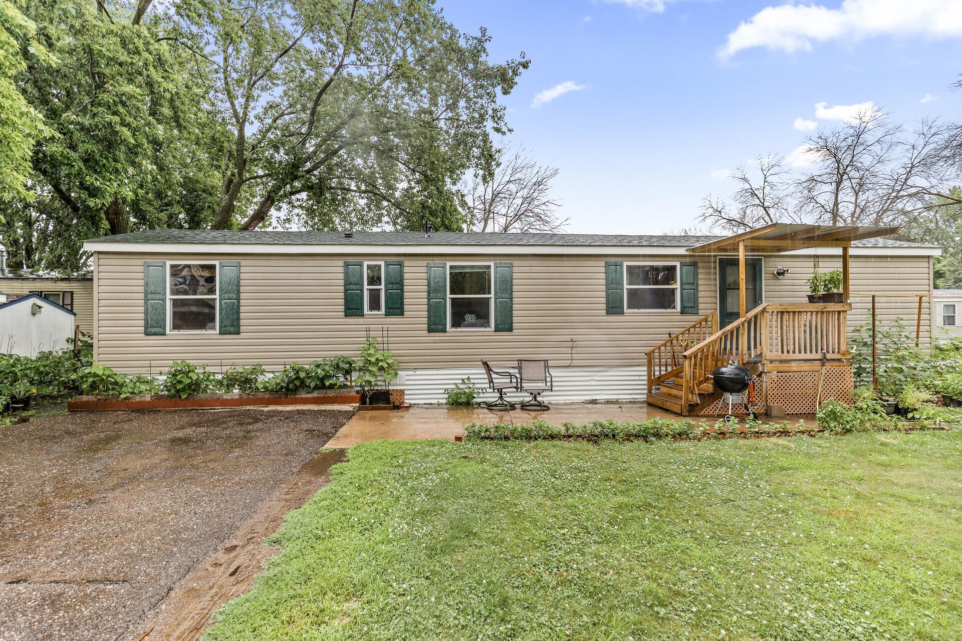 Homes for sale in Maplewood, MN | 2401 Bison Dr, Maplewood, MN 55119 | MLS# 7013432