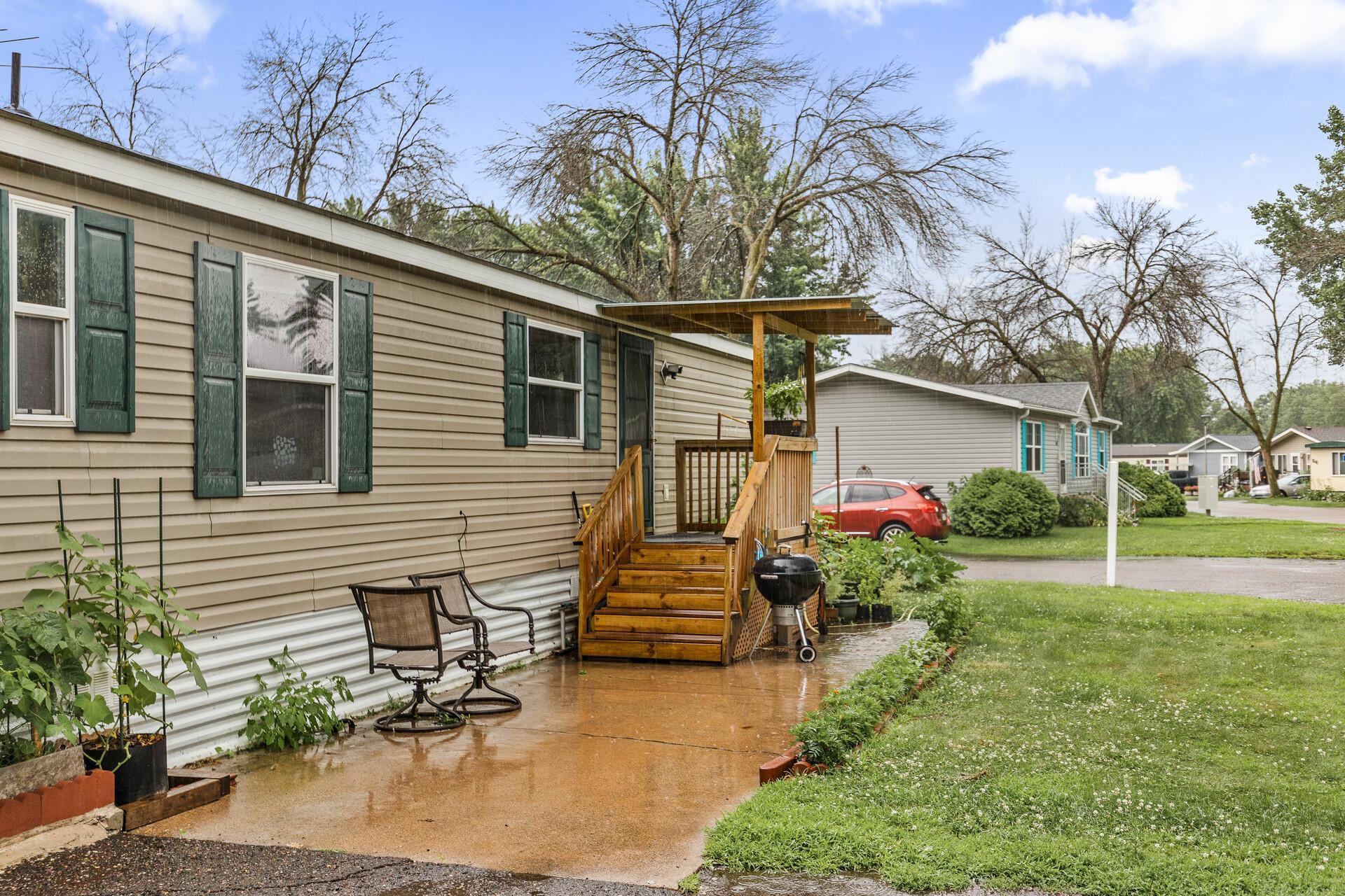 Homes for sale in Maplewood, MN | 2401 Bison Dr, Maplewood, MN 55119 | MLS# 7013432