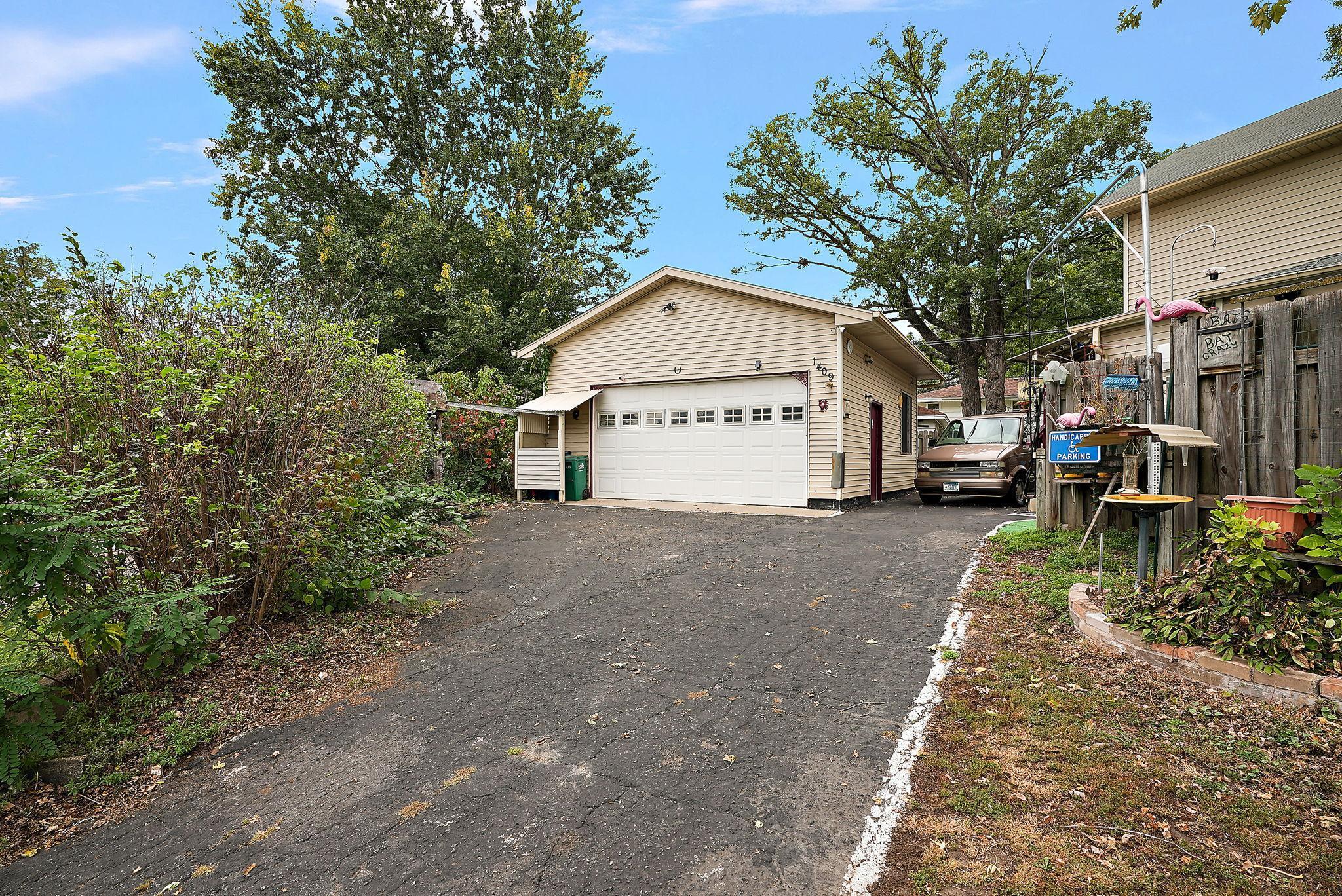 Homes for sale in Golden Valley, MN | 1409 Hillsboro Ave N, Golden Valley, MN 55427 | MLS# 7013908