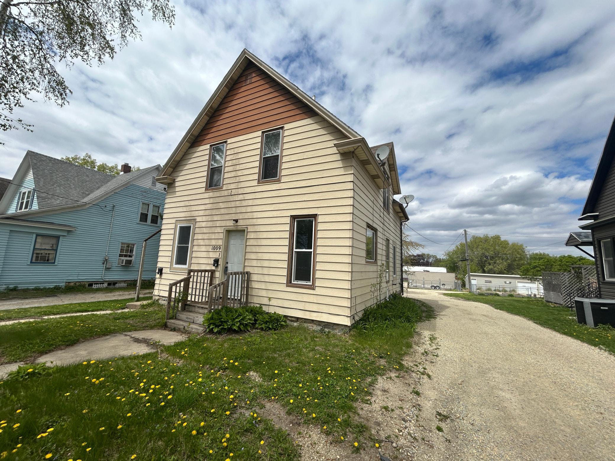 2nd image of 1009 E Center St, Rochester, MN 55904 | MLS# 7014543