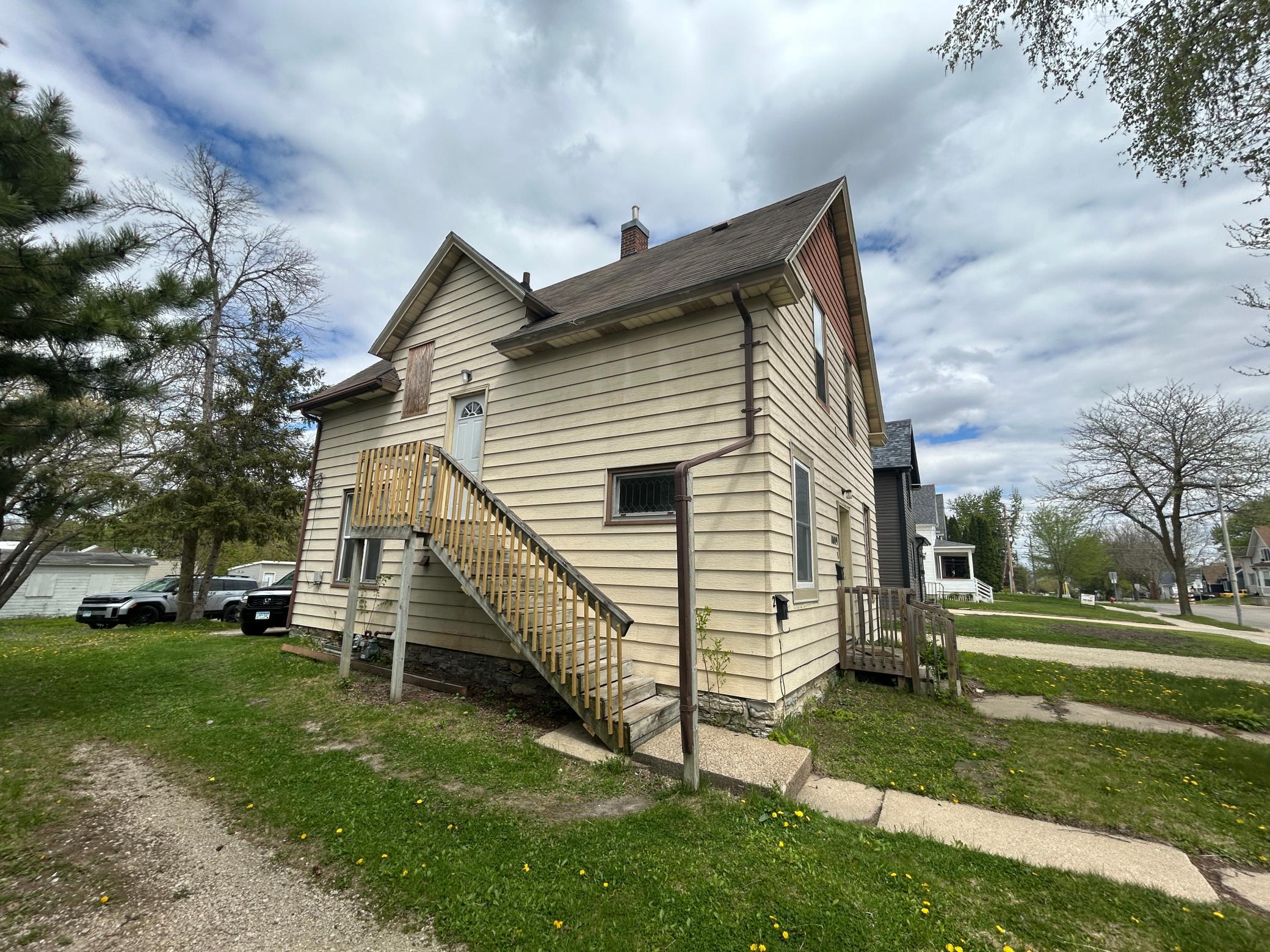 3rd image of 1009 E Center St, Rochester, MN 55904 | MLS# 7014543