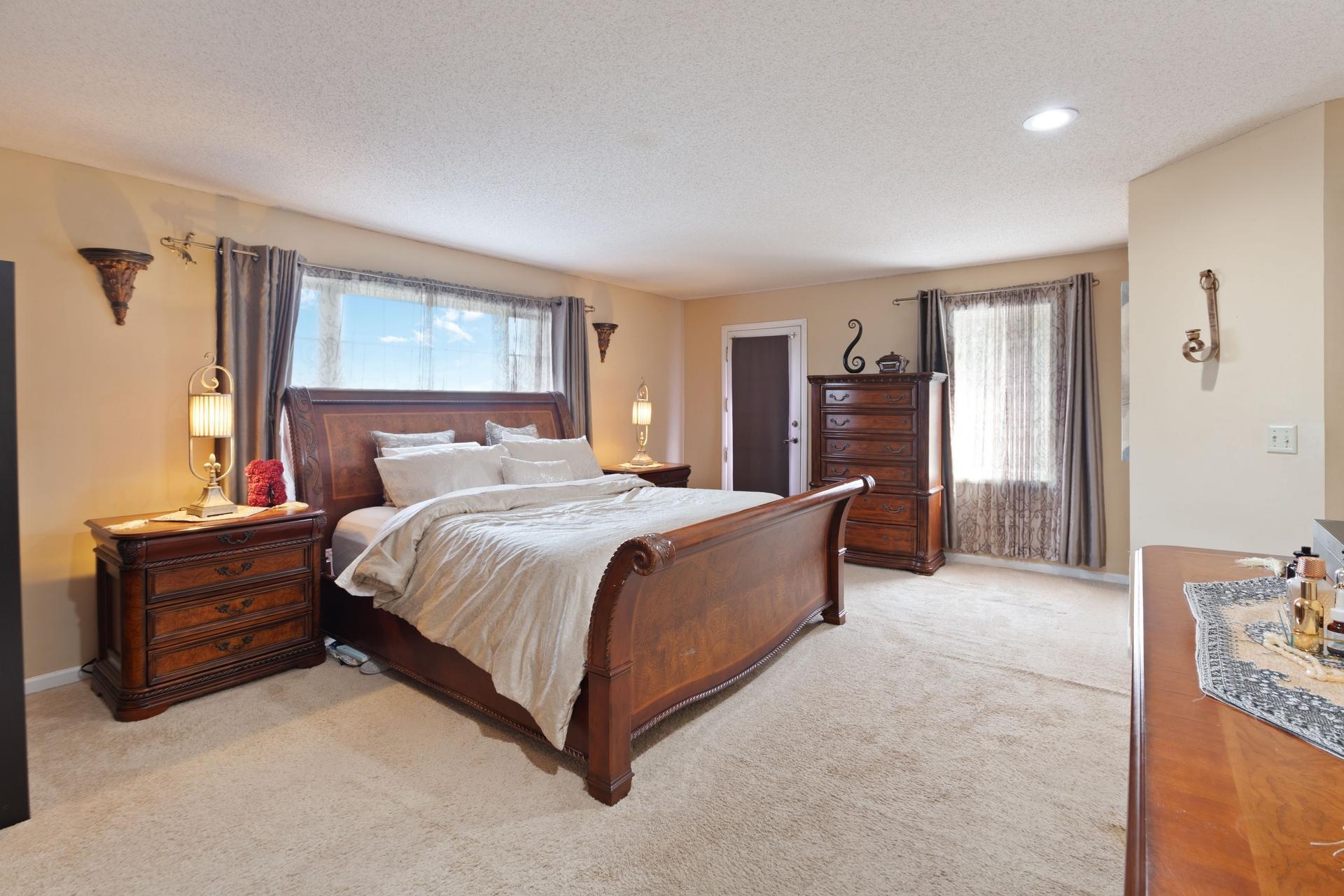 3rd image of 9046 Edinburgh Ln, Saint Paul, MN 55125 | MLS# 7015299