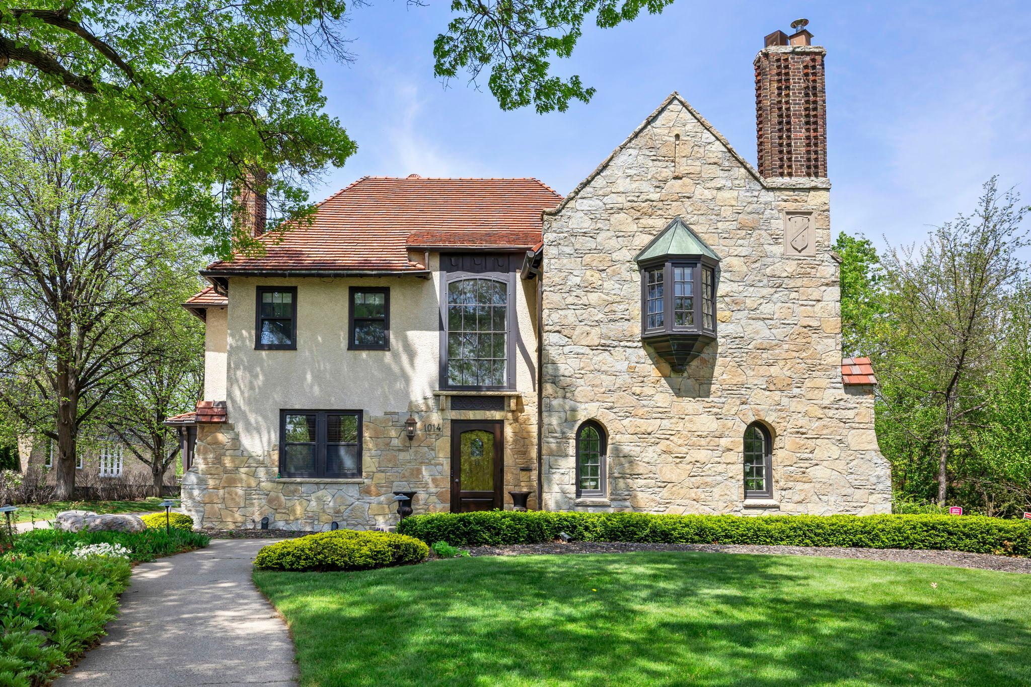 1st image of 1014 Mount Curve Ave, Minneapolis, MN 55403 | MLS# 7017735