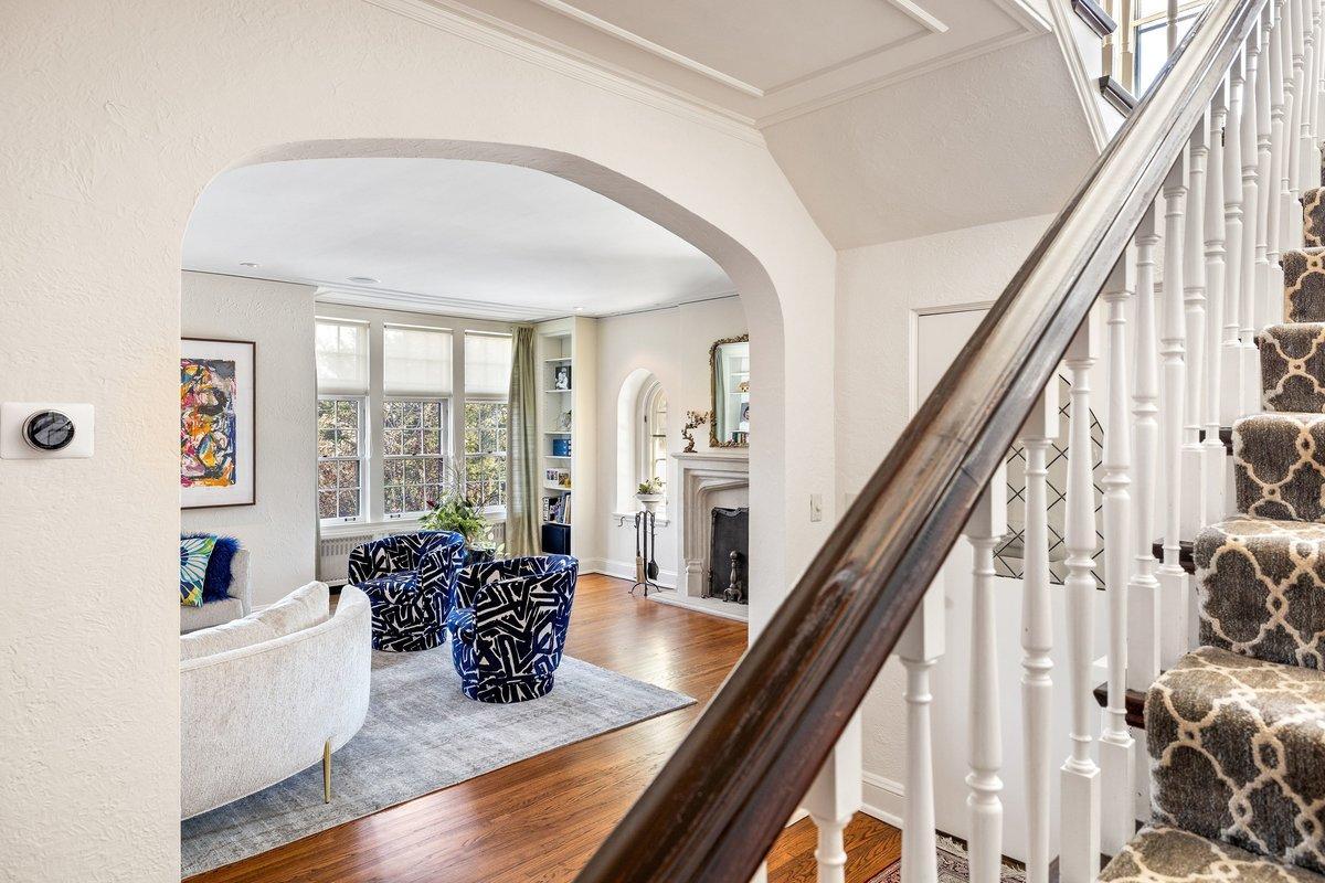 5th image of 1014 Mount Curve Ave, Minneapolis, MN 55403 | MLS# 7017735