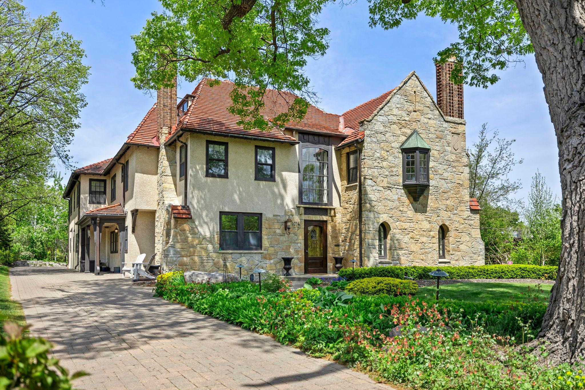 2nd image of 1014 Mount Curve Ave, Minneapolis, MN 55403 | MLS# 7017735