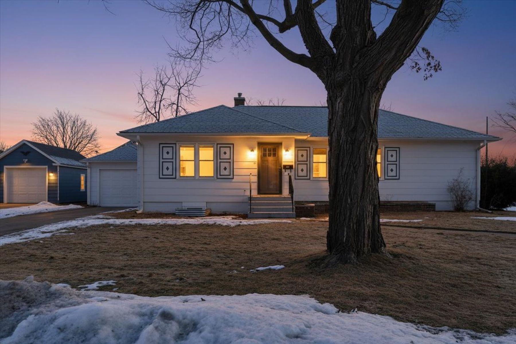 Homes for sale in Lake City, MN | 402 N Oak St, Lake City, MN 55041 | MLS# 7017804