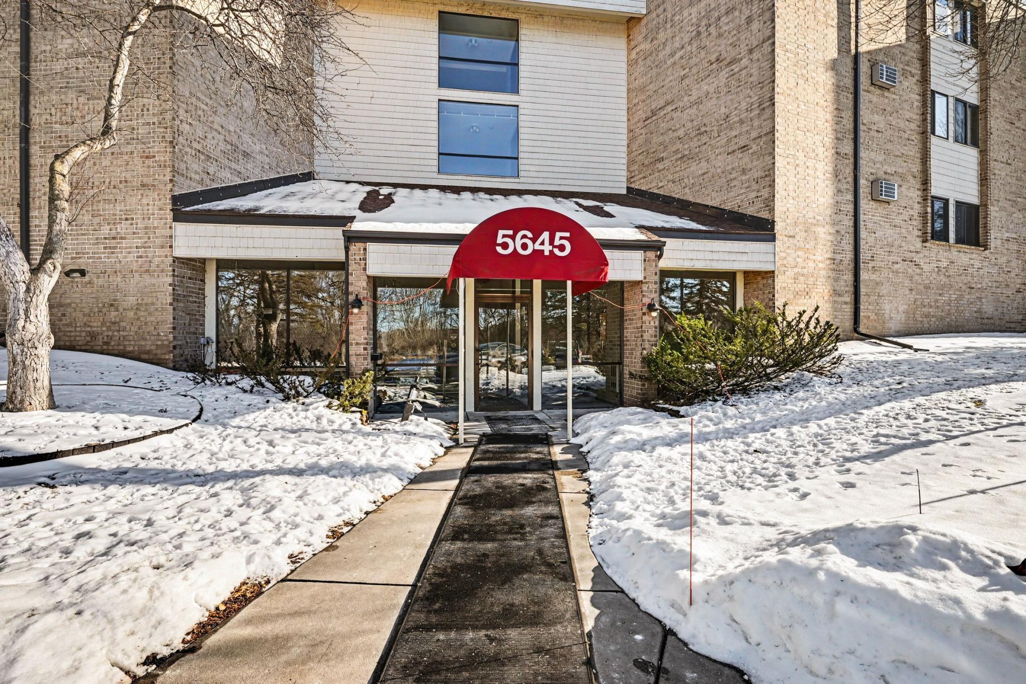 Homes for sale in Minnetonka, MN | 5645 Green Circle Dr #315, Minnetonka, MN 55343 | MLS# 7018377