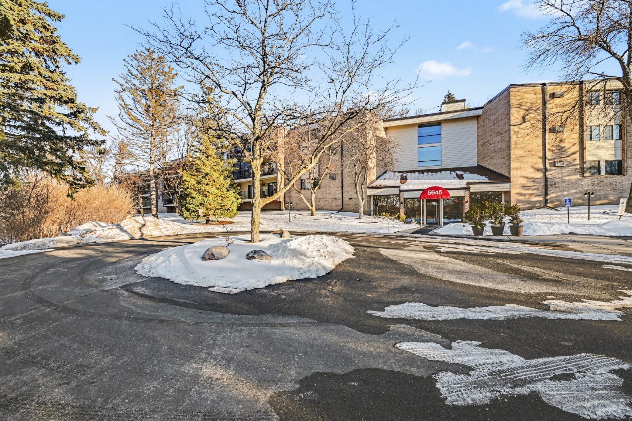 Homes for sale in Minnetonka, MN | 5645 Green Circle Dr #315, Minnetonka, MN 55343 | MLS# 7018377