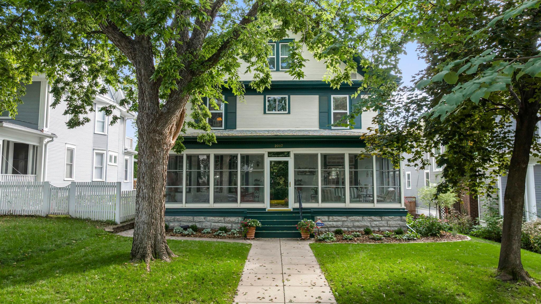2nd image of 2017 Girard Ave S, Minneapolis, MN 55405 | MLS# 7020415
