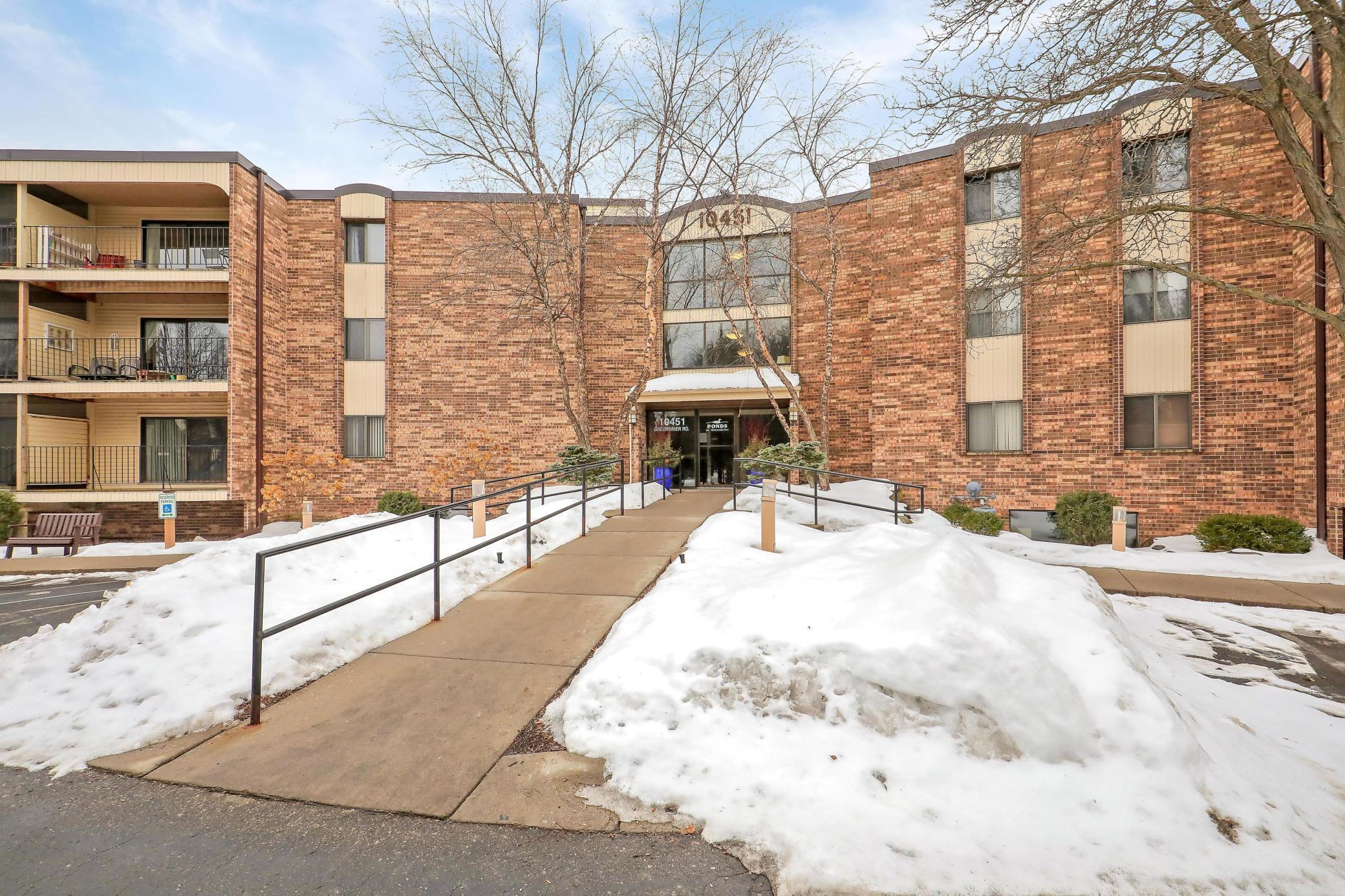 Homes for sale in Minnetonka, MN | 10451 Greenbrier Rd #211, Minnetonka, MN 55305 | MLS# 7020608