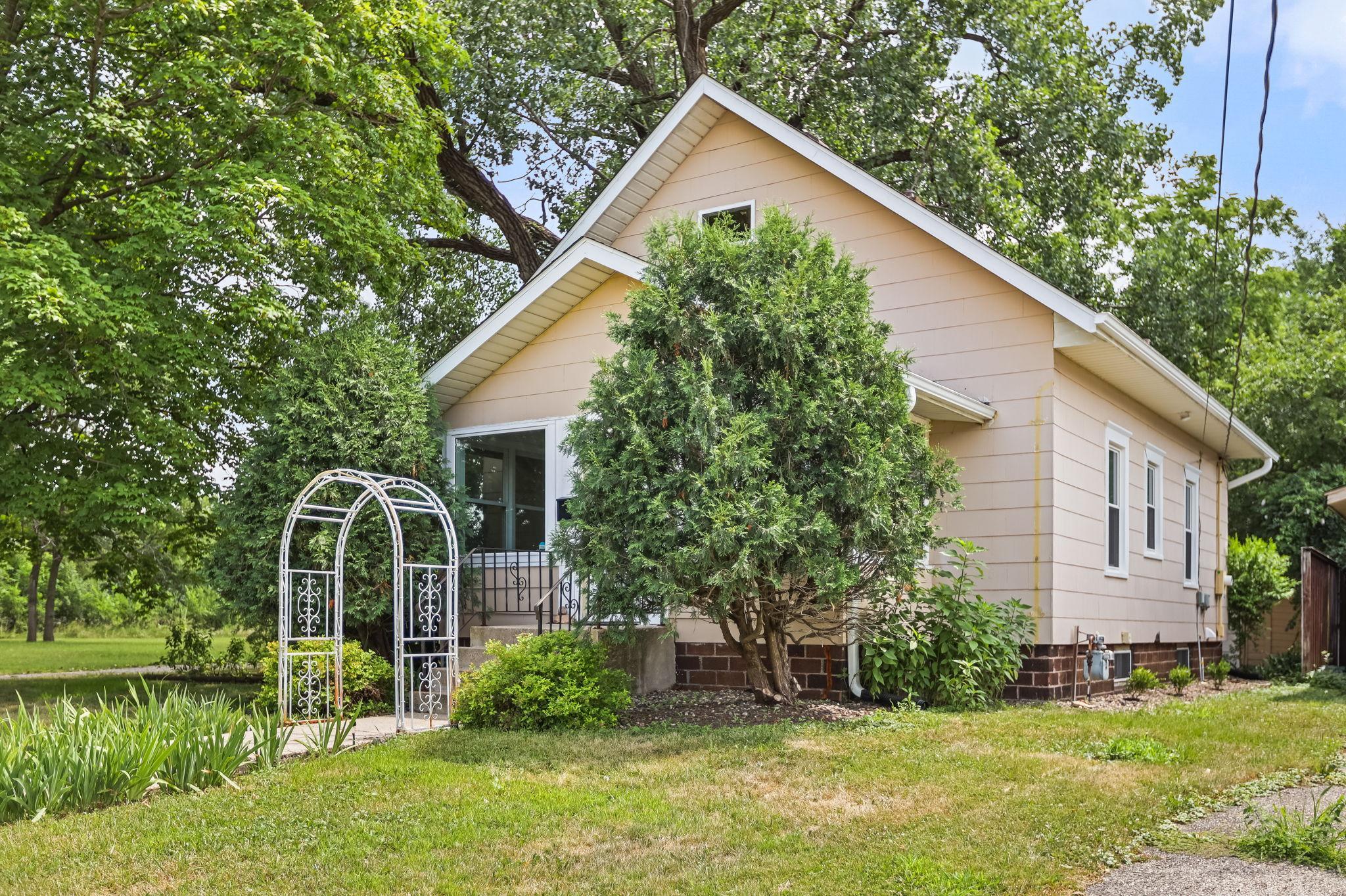 4th image of 901 3Rd St Nw, Faribault, MN 55021 | MLS# 7020930