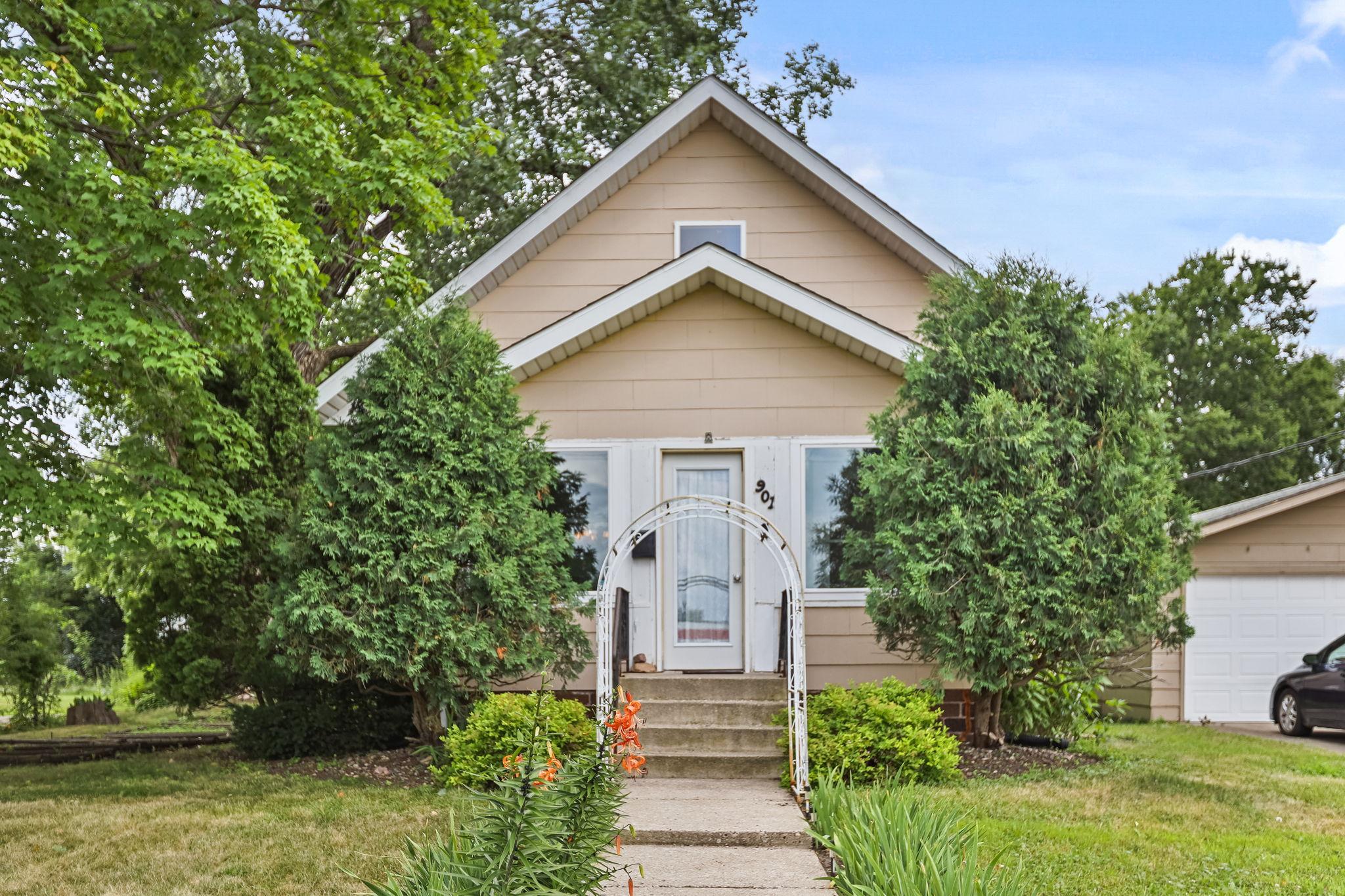 2nd image of 901 3rd St Nw, Faribault, MN 55021 | MLS# 7020930