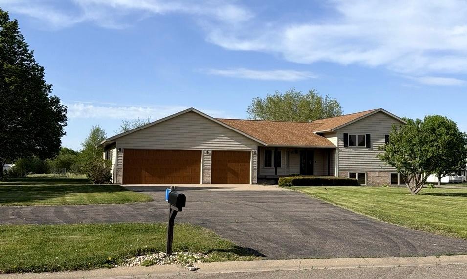 Homes for sale in Marshall, MN | 102 Meadowview St, Marshall, MN 56258 | MLS# 7021516