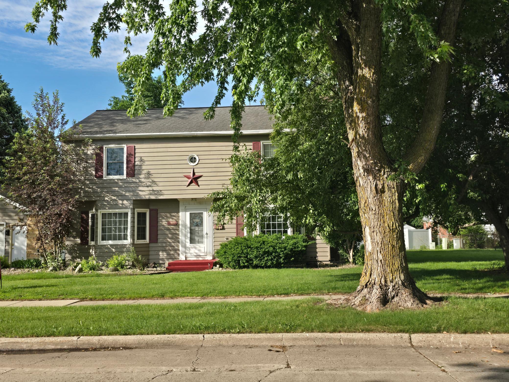 Homes for sale in Worthington, MN | 405 Clary St W, Worthington, MN 56187 | MLS# 7023163