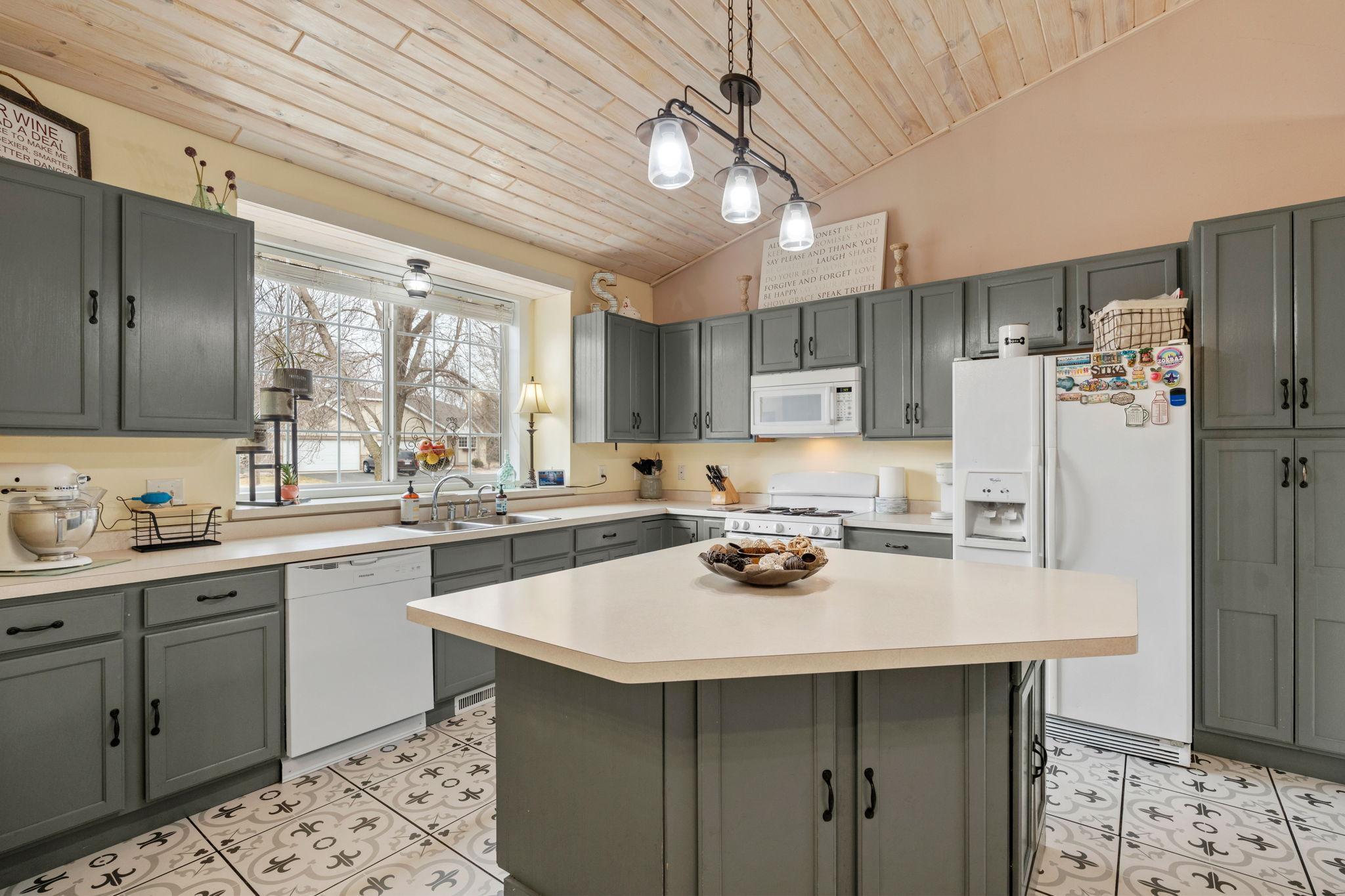 Homes for sale in Rogers, MN | 13761 Dorothy Dr, Rogers, MN 55374 | MLS# 7027100