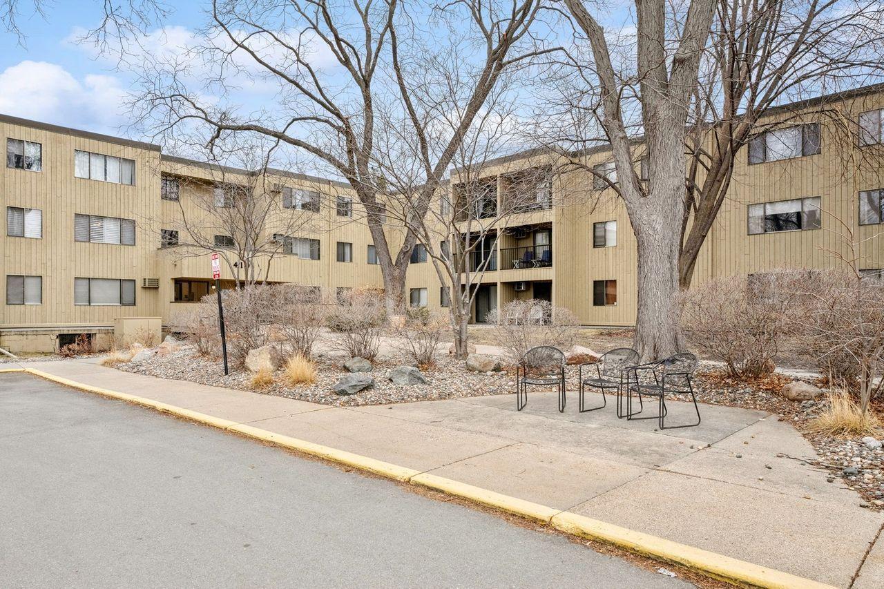 2nd image of 4101 Parklawn Ave #310, Minneapolis, MN 55435 | MLS# 7027450