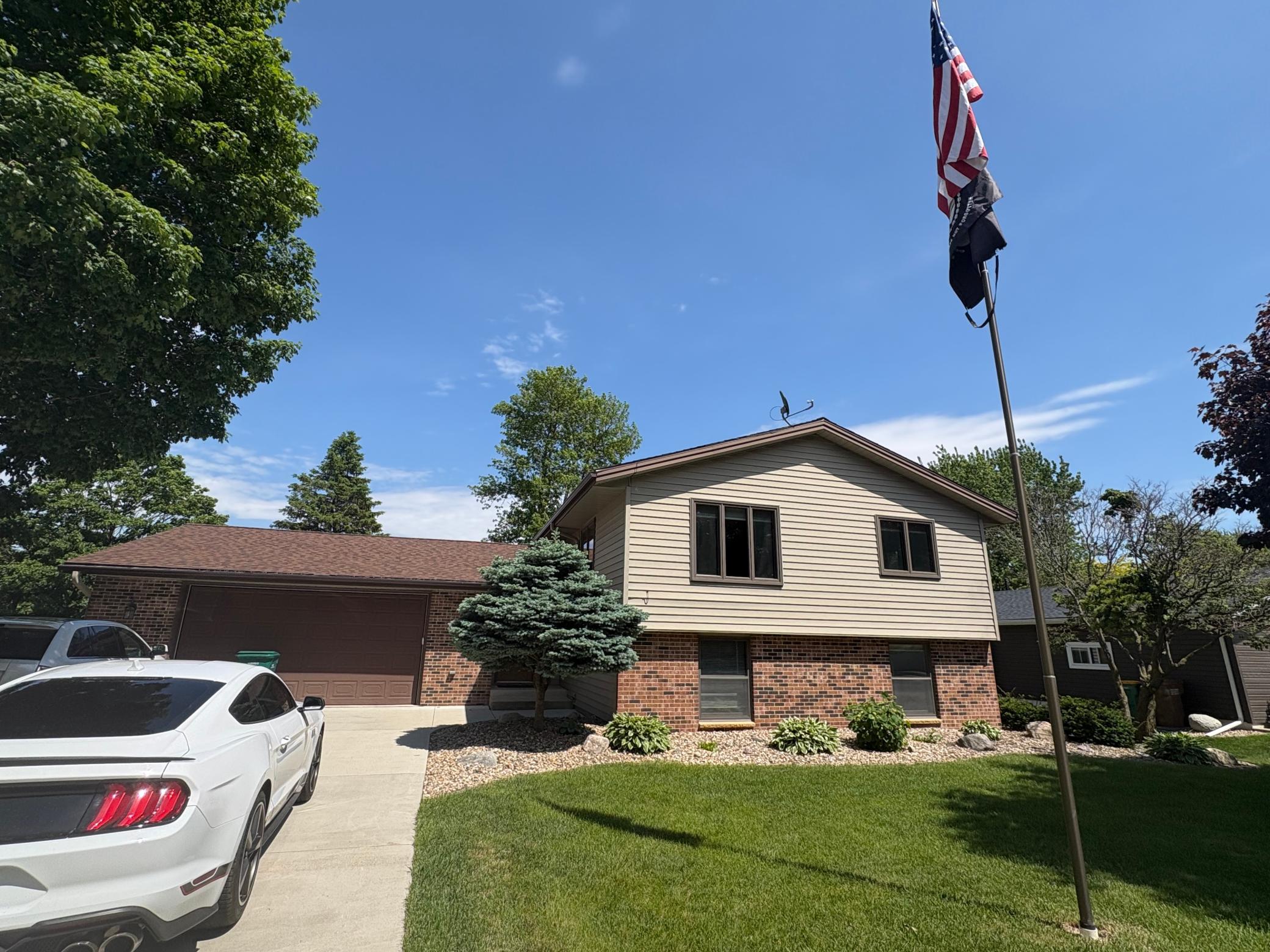 1st image of 1918 Bayview Dr, Albert Lea, MN 56007 | MLS# 7028338