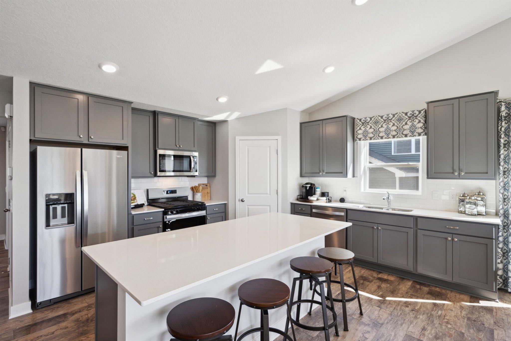 2nd image of 1657 Shasta Dr, Shakopee, MN 55379 | MLS# 7028530