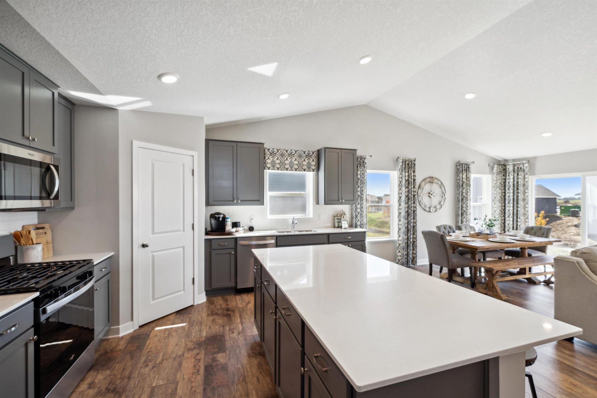 3rd image of 1657 Shasta Dr, Shakopee, MN 55379 | MLS# 7028530