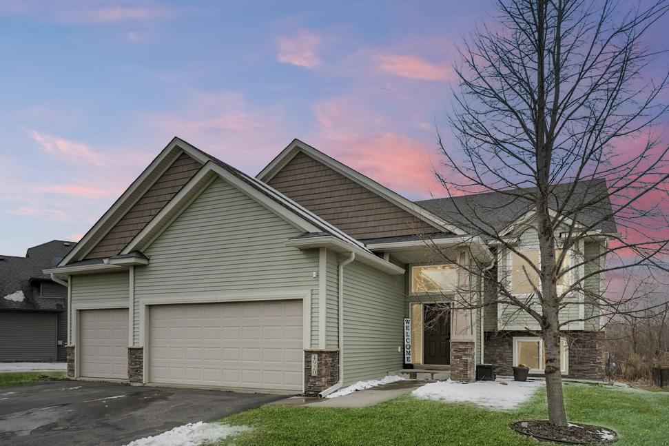 Homes for sale in Hugo, MN | 4920 159Th St N, Hugo, MN 55038 | MLS# 7028668