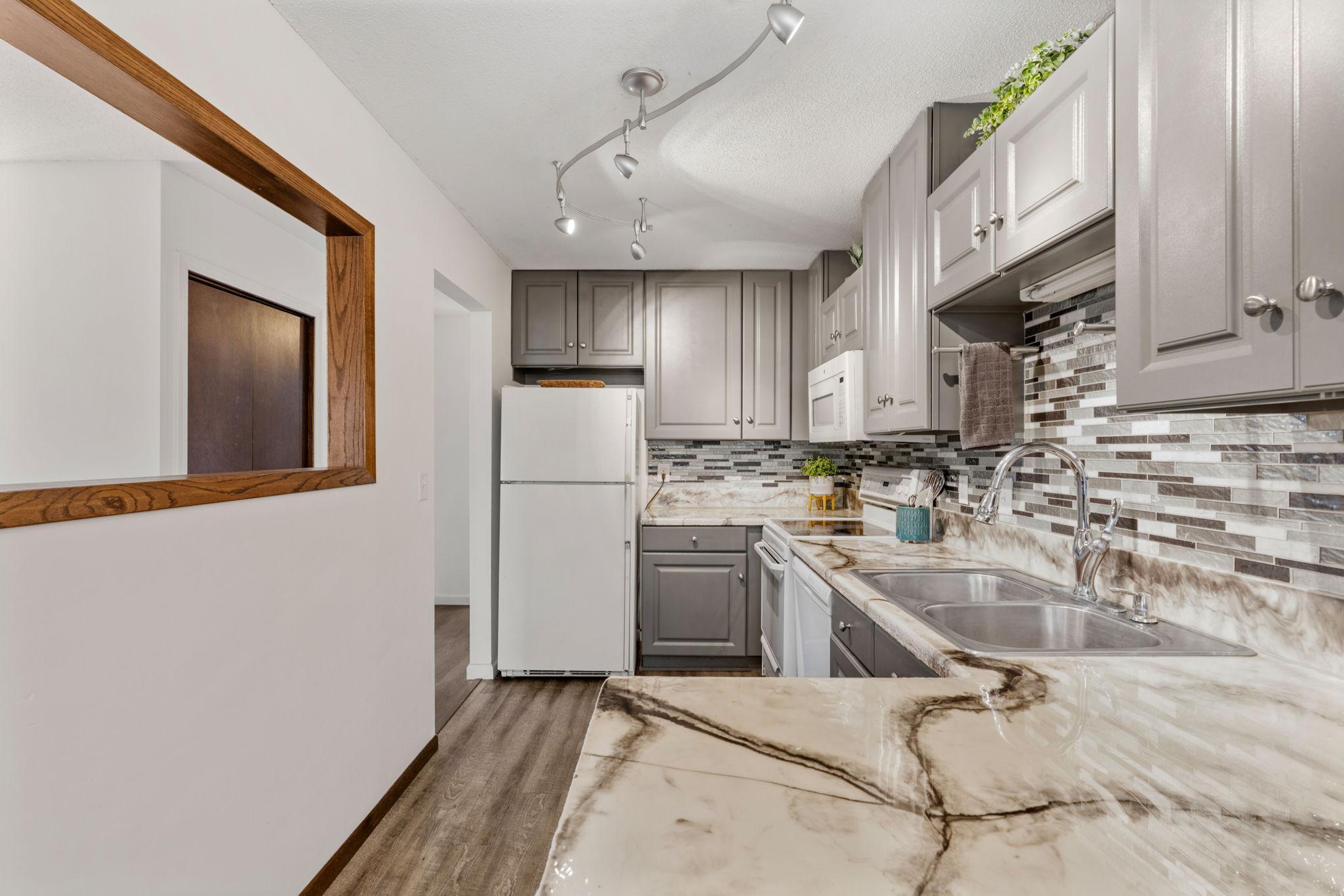 Homes for sale in Oakdale, MN | 6558 Upper 35Th St N, Oakdale, MN 55128 | MLS# 7029284