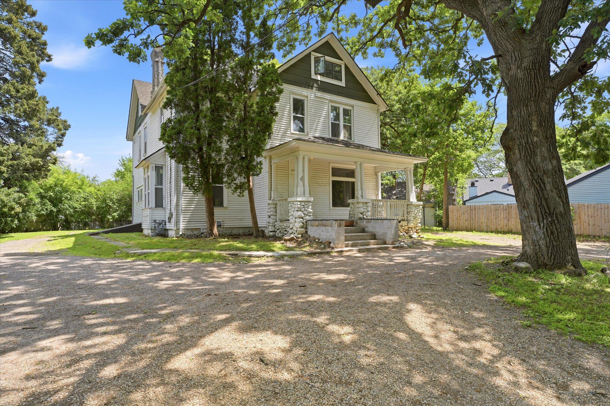 2nd image of 1667 Ames Ave, Saint Paul, MN 55106 | MLS# 7030741