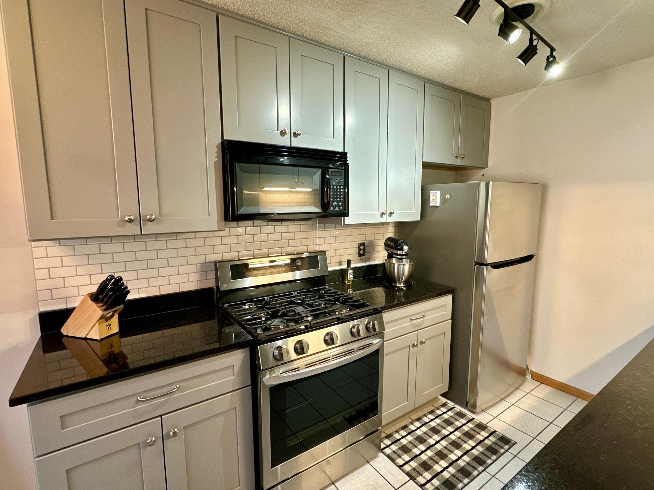 Homes for sale in Eagan, MN | 1621 City View Dr, Eagan, MN 55121 | MLS# 7030857