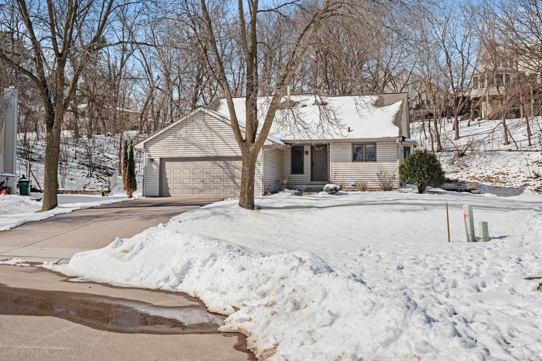 Homes for sale in Chanhassen, MN | 8136 Dakota Ln, Chanhassen, MN 55317 | MLS# 7031767