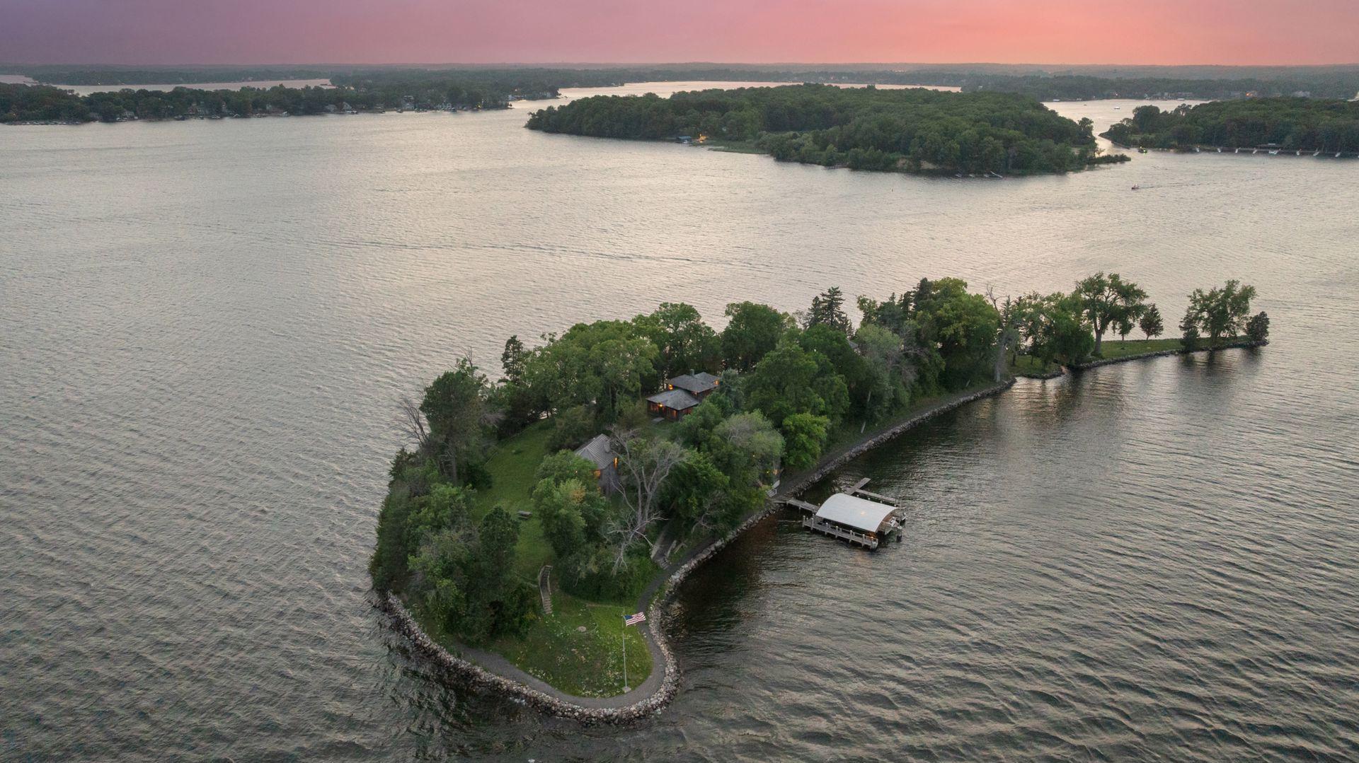 1st image of 1000 Gale Island, Excelsior, MN 55331 | MLS# 7032563