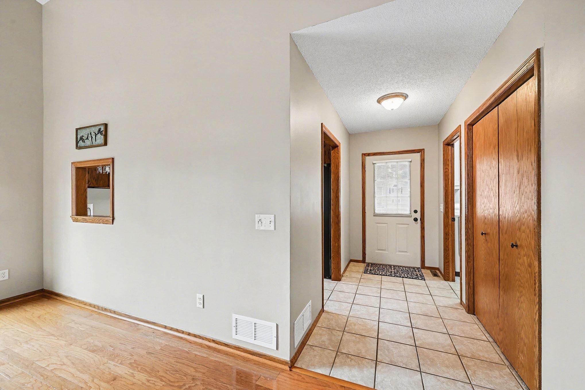 Homes for sale in Eagan, MN | 3810 Mill Run Ct, Eagan, MN 55123 | MLS# 7033477