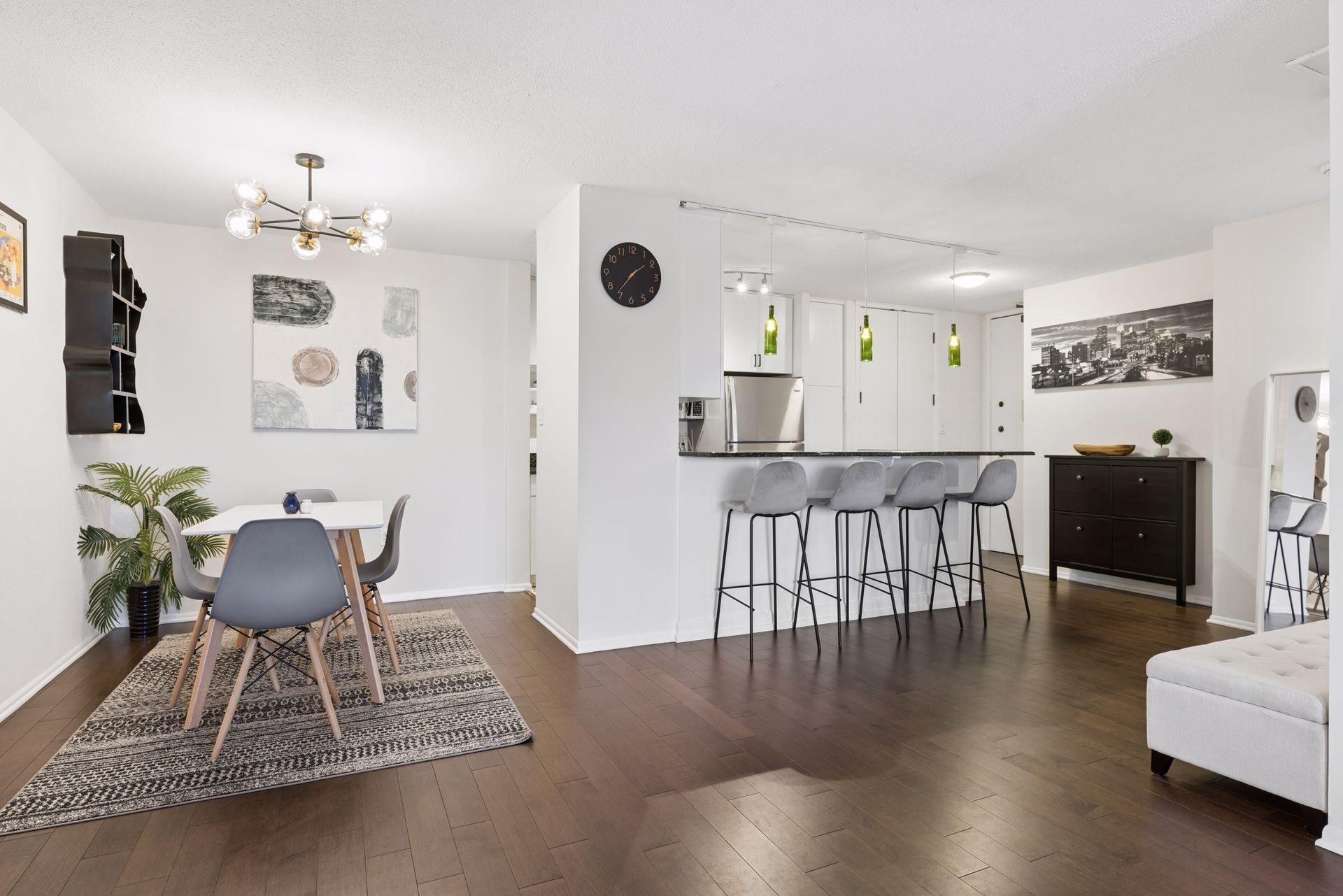 2nd image of 400 Groveland Ave #914, Minneapolis, MN 55403 | MLS# 7033680