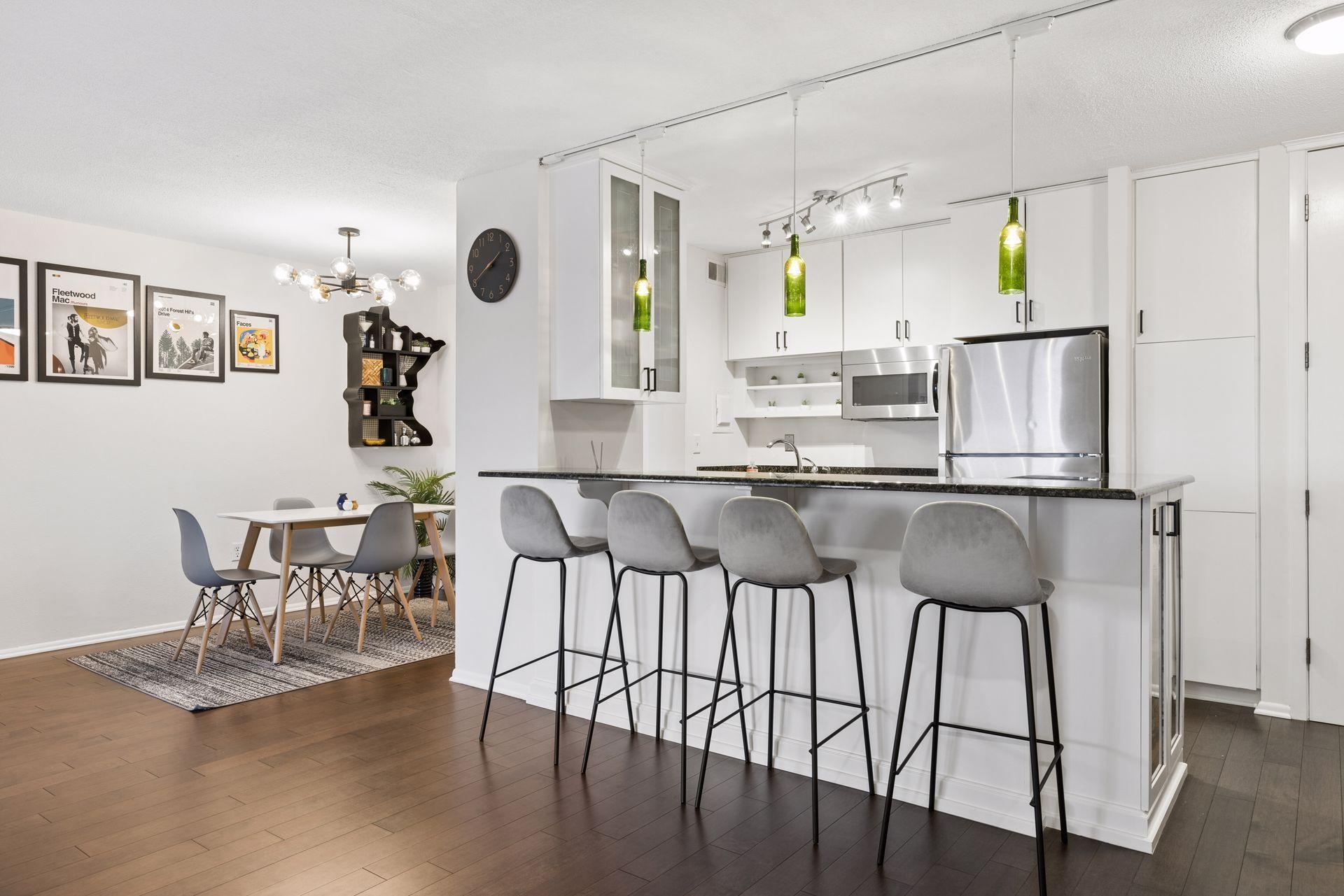 1st image of 400 Groveland Ave #914, Minneapolis, MN 55403 | MLS# 7033680