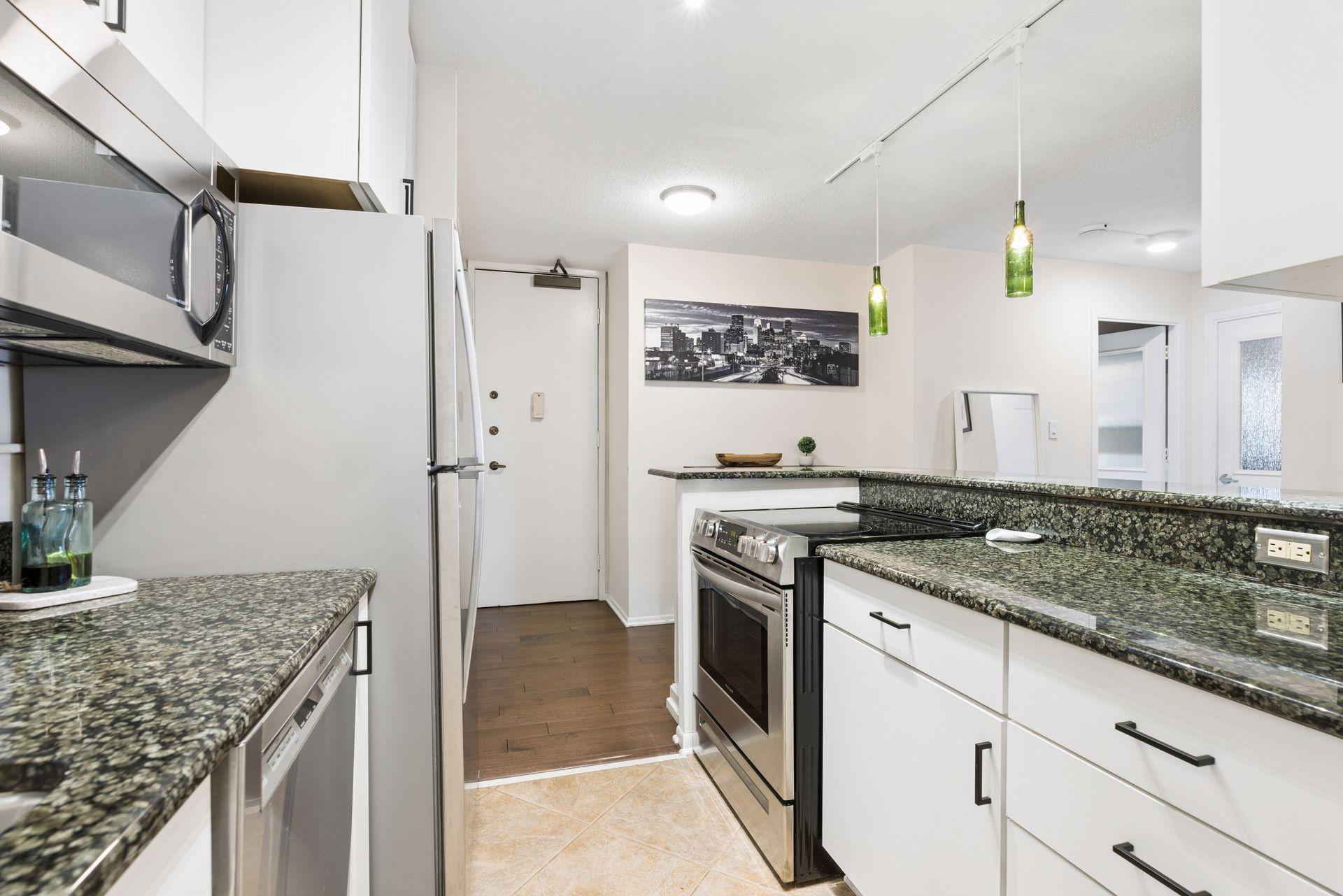 4th image of 400 Groveland Ave #914, Minneapolis, MN 55403 | MLS# 7033680