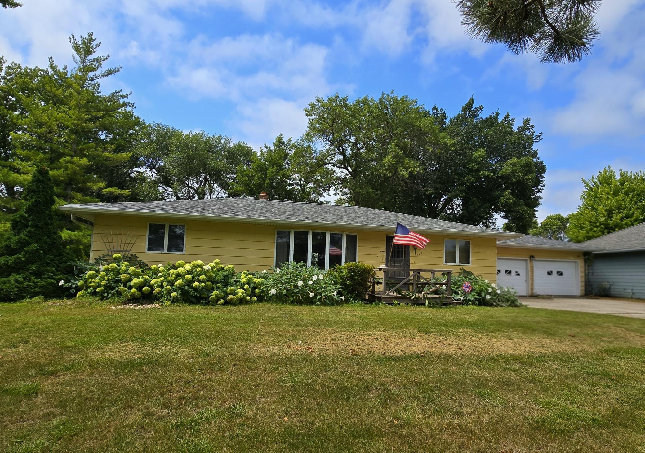 1st image of 302 8th Ave Nw, Pipestone, MN 56164 | MLS# 7033823