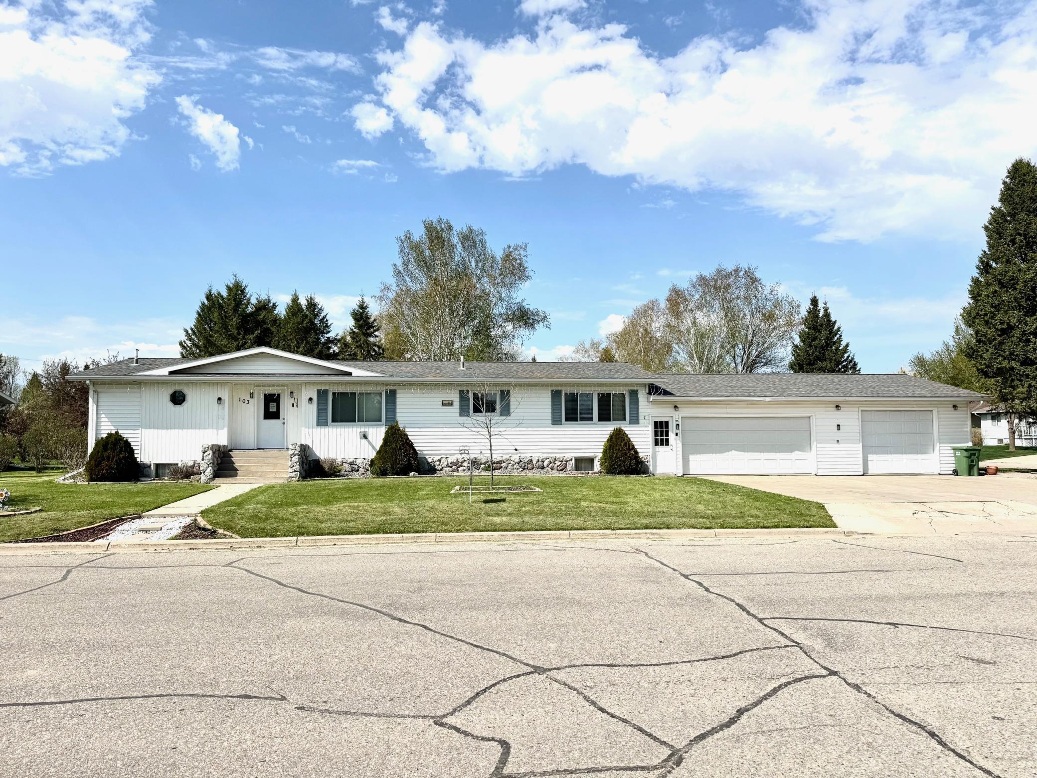 Homes for sale in Roseau, MN | 103 8th St Sw, Roseau, MN 56751 | MLS# 7034071