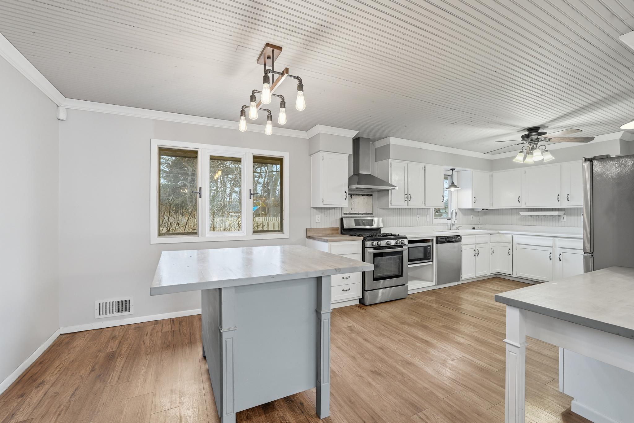 Homes for sale in Vadnais Heights, MN | 4497 S Oak Leaf Ct, Vadnais Heights, MN 55127 | MLS# 7034439