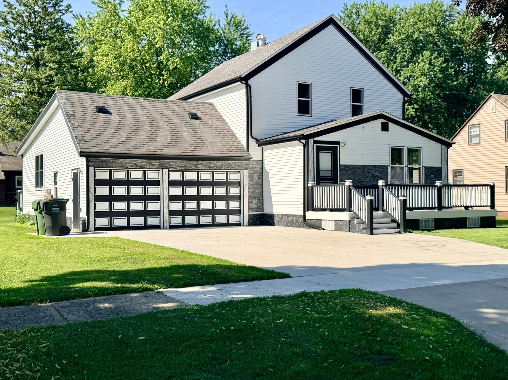 Homes for sale in Worthington, MN | 120 W Okabena St, Worthington, MN 56187 | MLS# 7034489