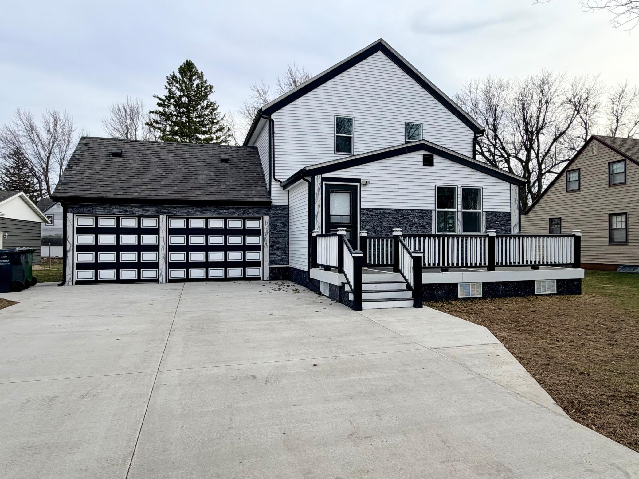 Homes for sale in Worthington, MN | 120 W Okabena St, Worthington, MN 56187 | MLS# 7034489