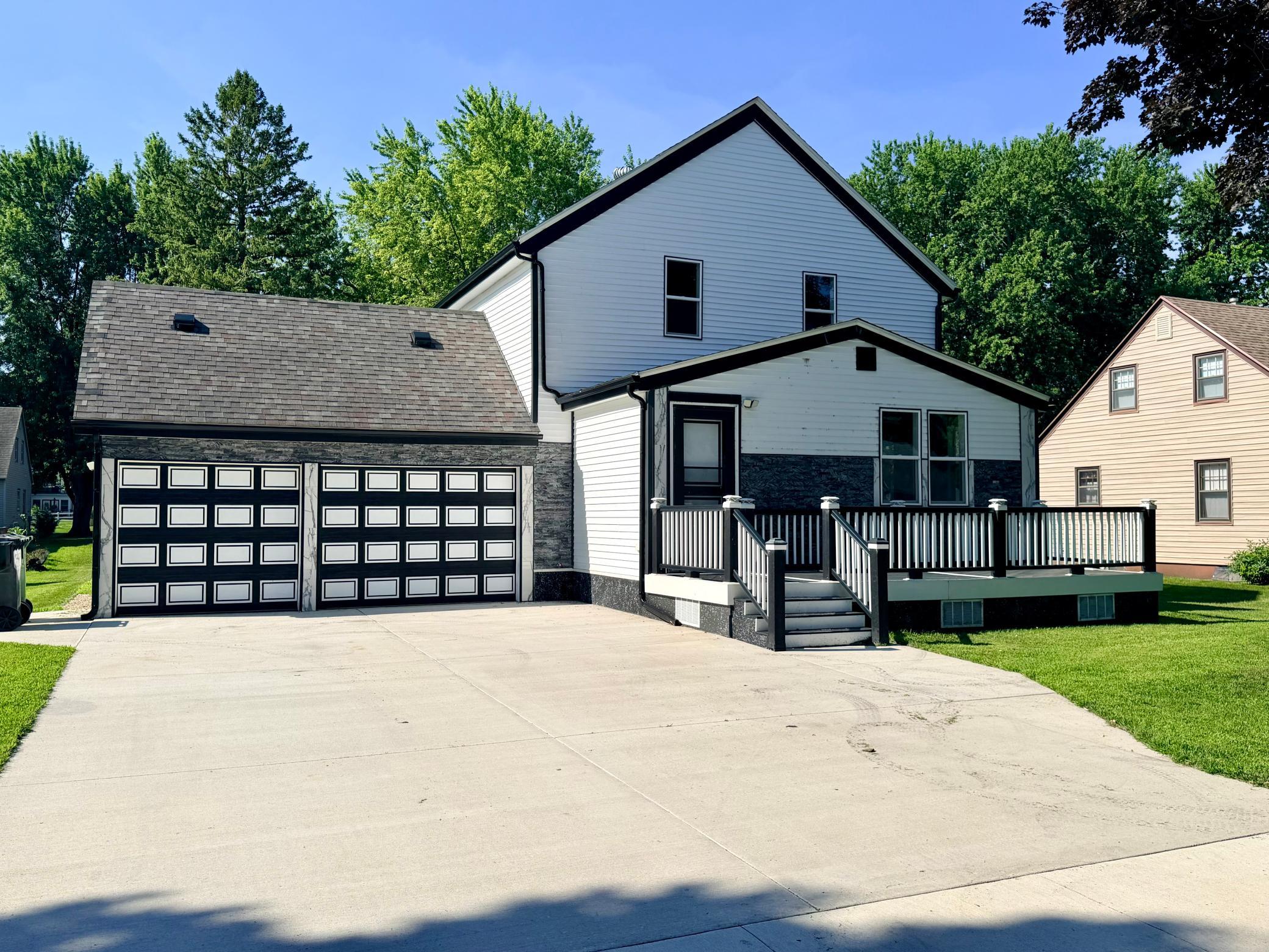 Homes for sale in Worthington, MN | 120 W Okabena St, Worthington, MN 56187 | MLS# 7034489